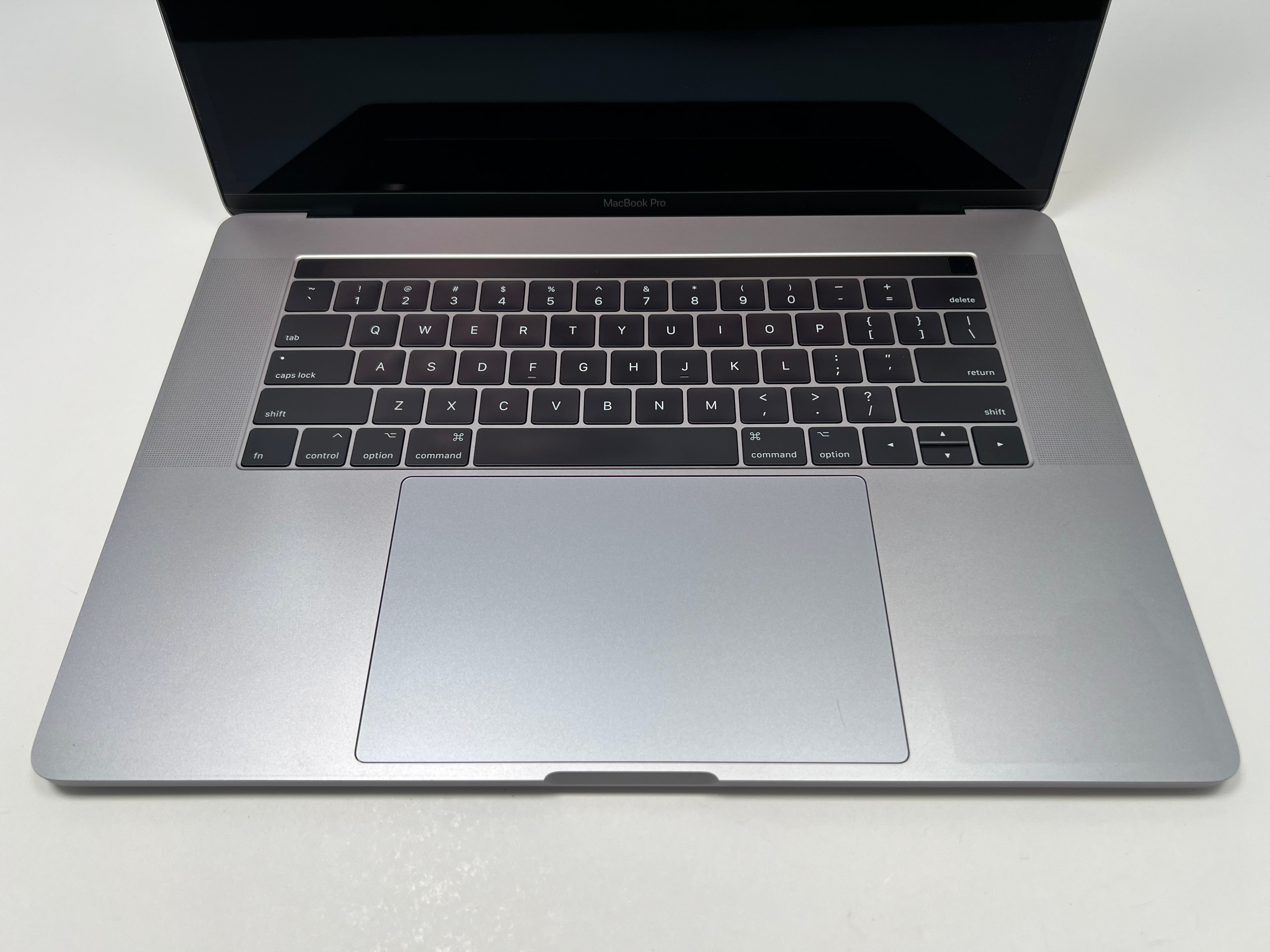 MacBook Pro (2017) 15-inch – Intel Core i7 3.1GHz – 16GB RAM 1TB SSD – Radeon Pro 560