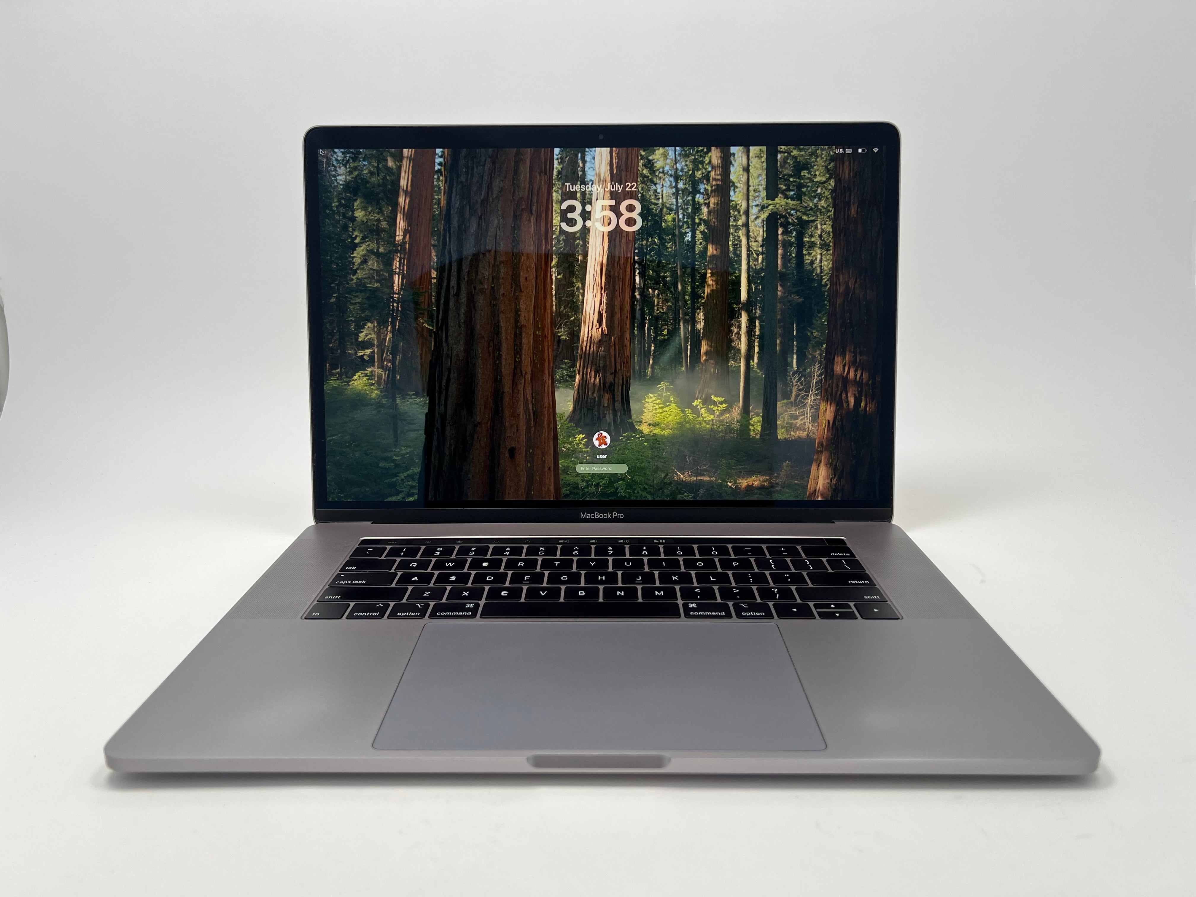 MacBook Pro (2019) 15-inch – Intel Core i7 2.6GHz – 32GB RAM 1TB SSD – Radeon Pro 555X
