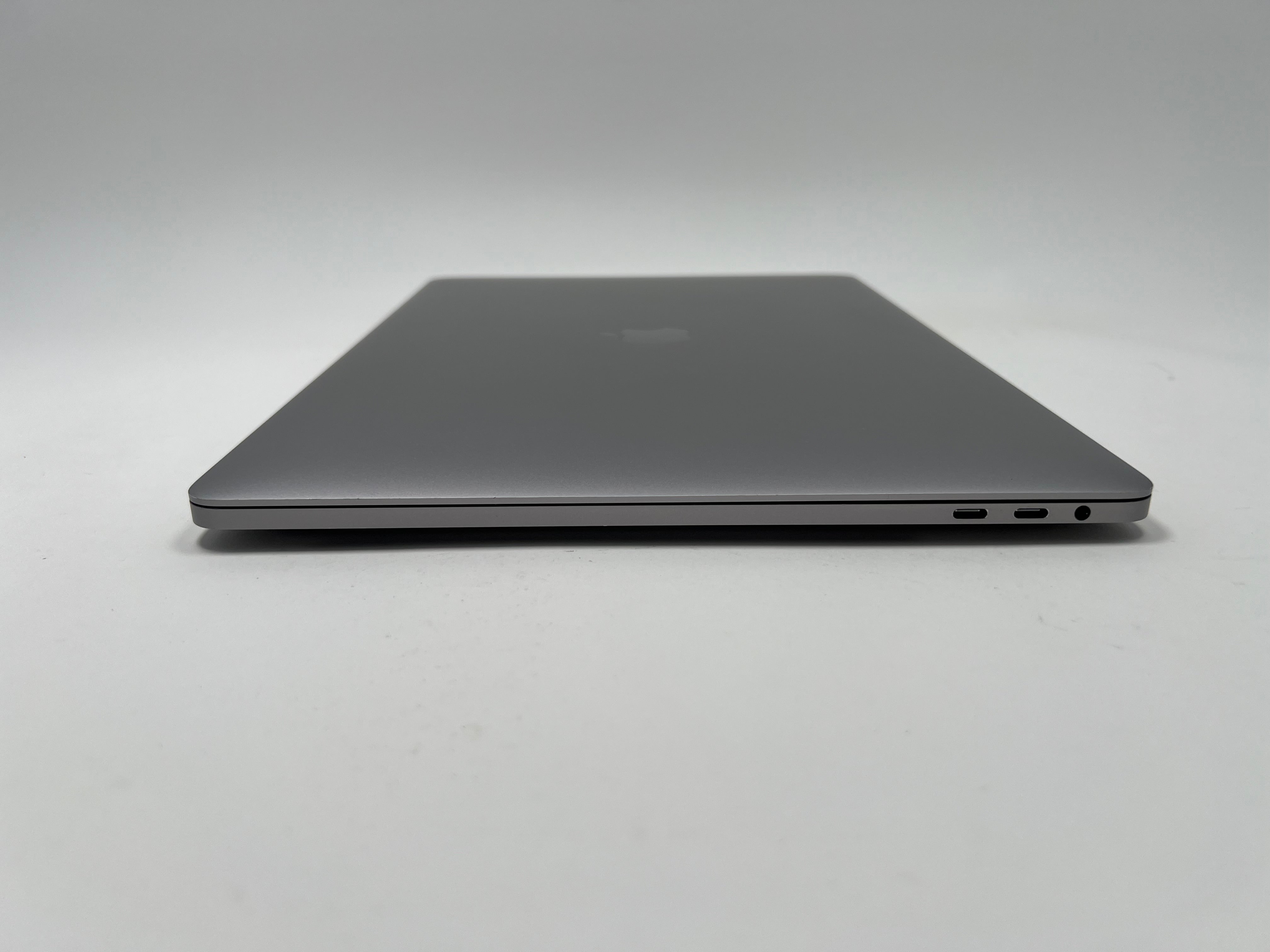 MacBook Pro (2019) 15-inch – Intel Core i7 2.6GHz – 32GB RAM 1TB SSD – Radeon Pro 555X