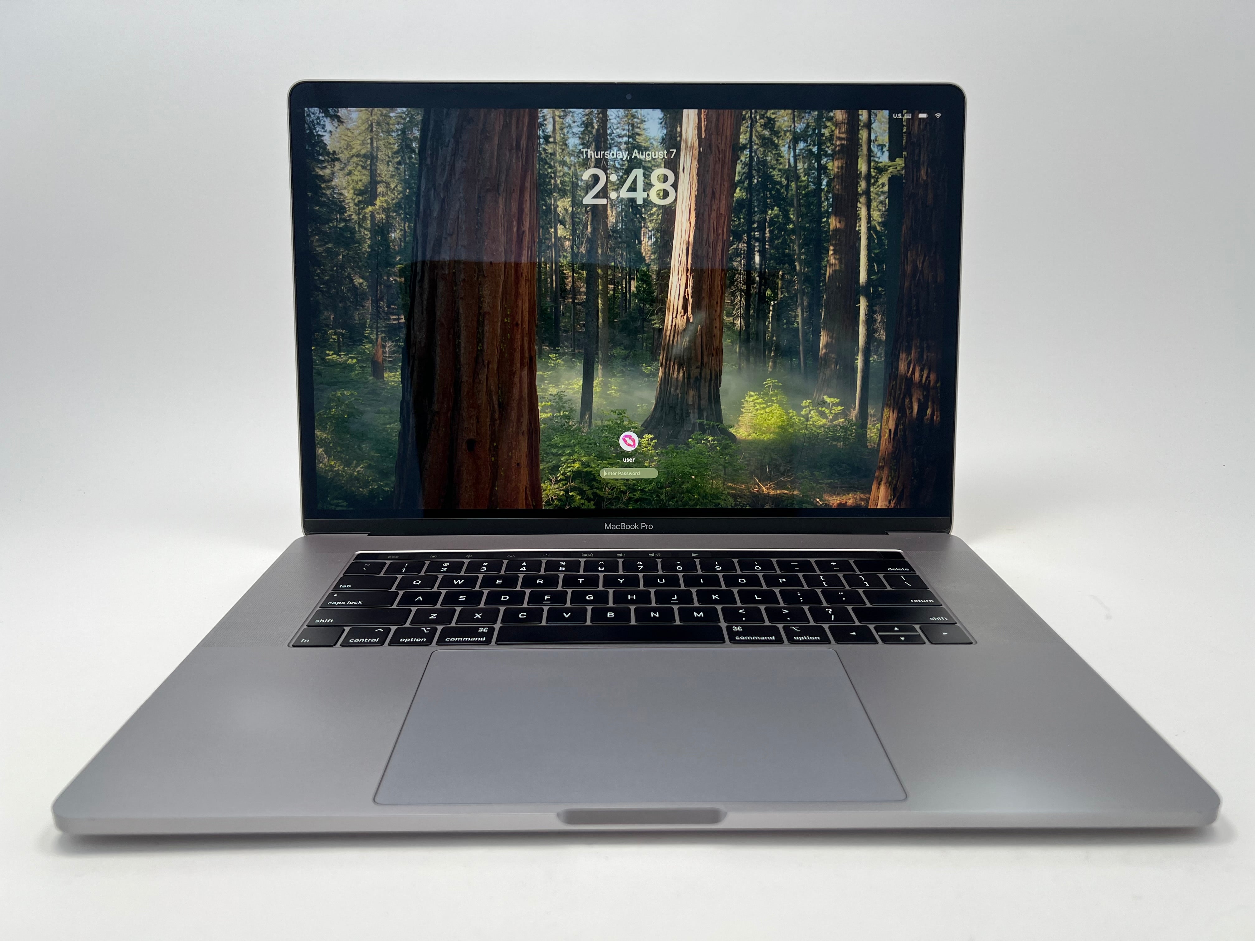 MacBook Pro (2018) 15-inch – Intel Core i7 2.6GHz – 32GB RAM 1TB SSD • Radeon Pro 560X