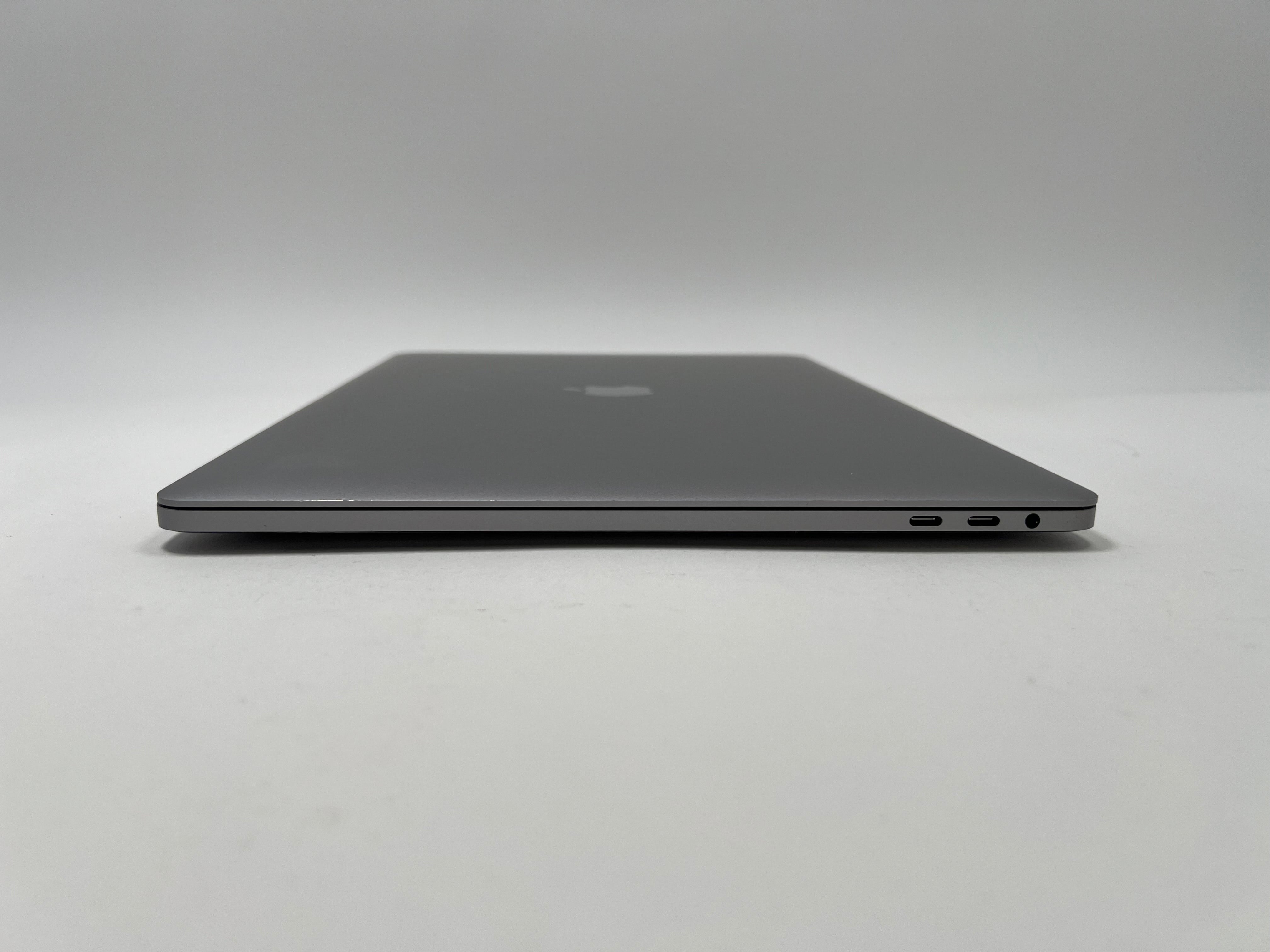 MacBook Pro (2018) 15-inch – Intel Core i7 2.6GHz – 32GB RAM 1TB SSD • Radeon Pro 560X