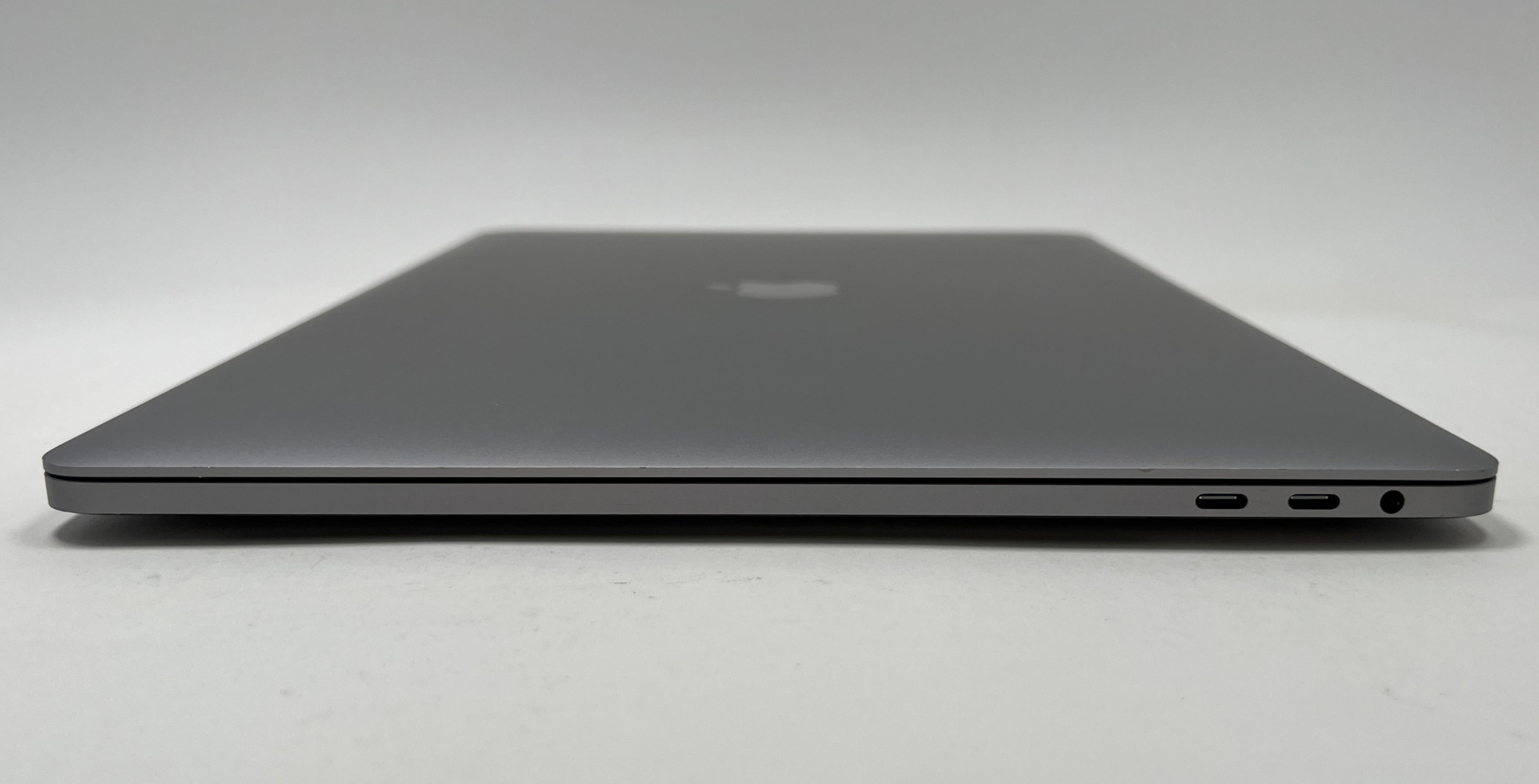 MacBook Pro (2018) 15-inch – Intel Core i7 2.6GHz – 32GB RAM 1TB SSD • Radeon Pro 560X