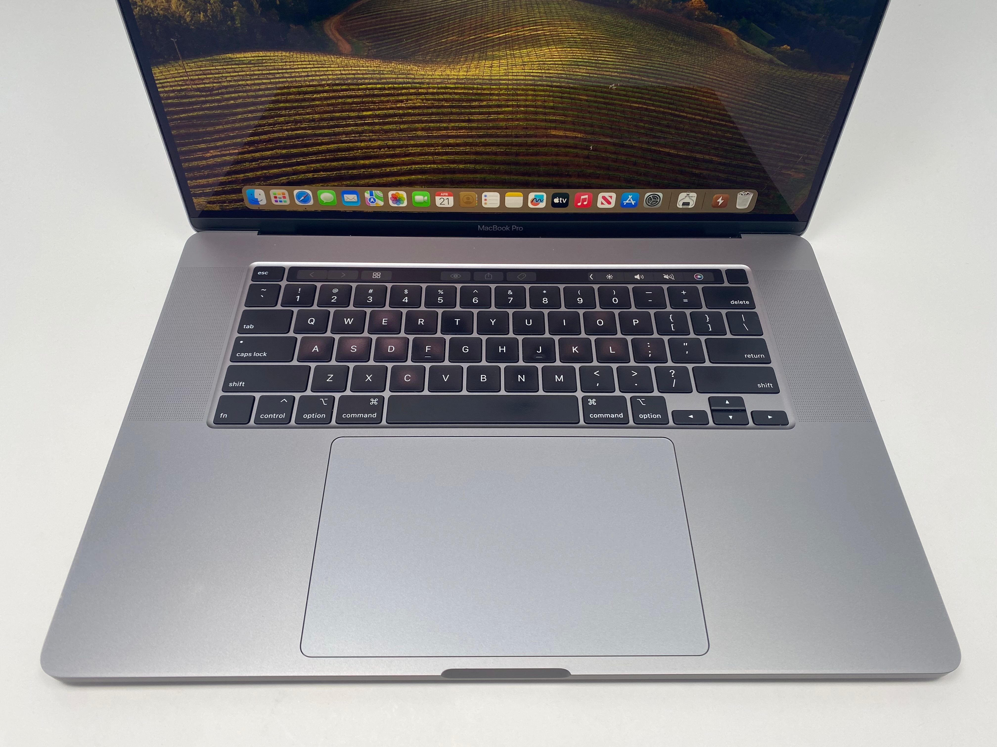 MacBook Pro (2019) 16-inch – Intel Core i9 2.3GHz • Radeon Pro 5500M – 32GB RAM 8TB SSD