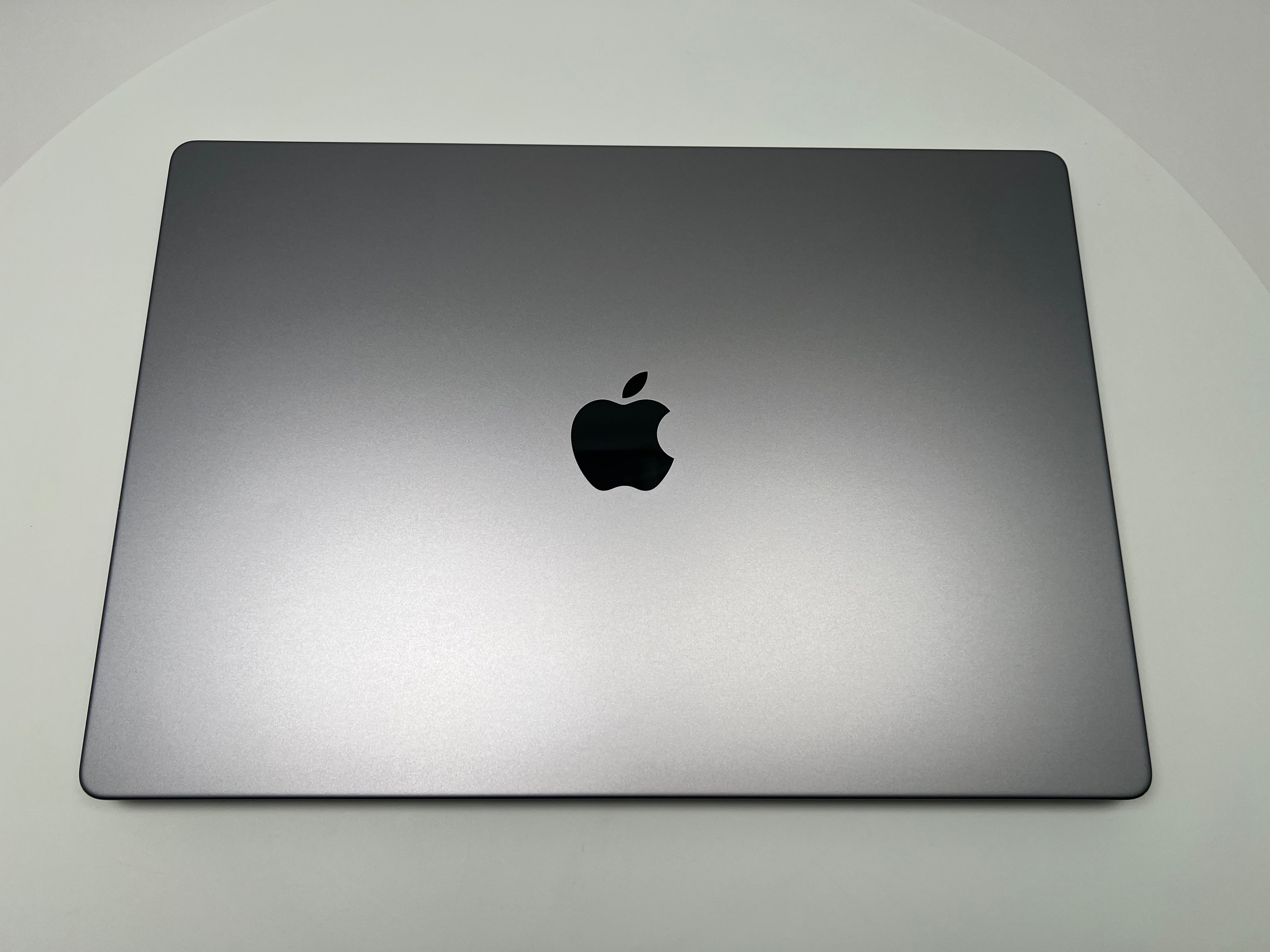 MacBook Pro (2021) 16-inch – Apple M1 Max 32-Core GPU – 64GB RAM 2TB SSD – 94% BH