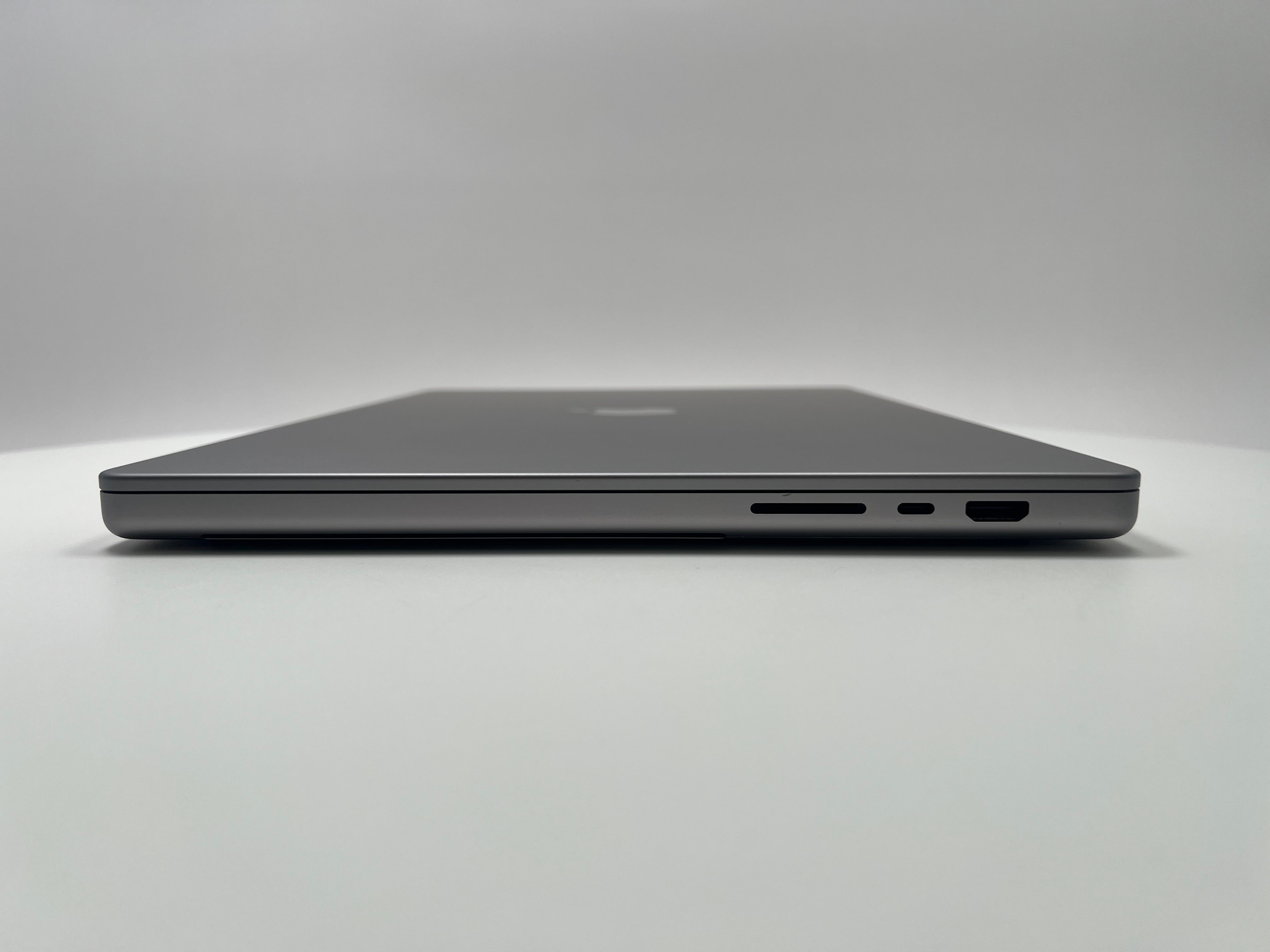 MacBook Pro (2021) 16-inch – Apple M1 Max 32-Core GPU – 64GB RAM 2TB SSD – 94% BH