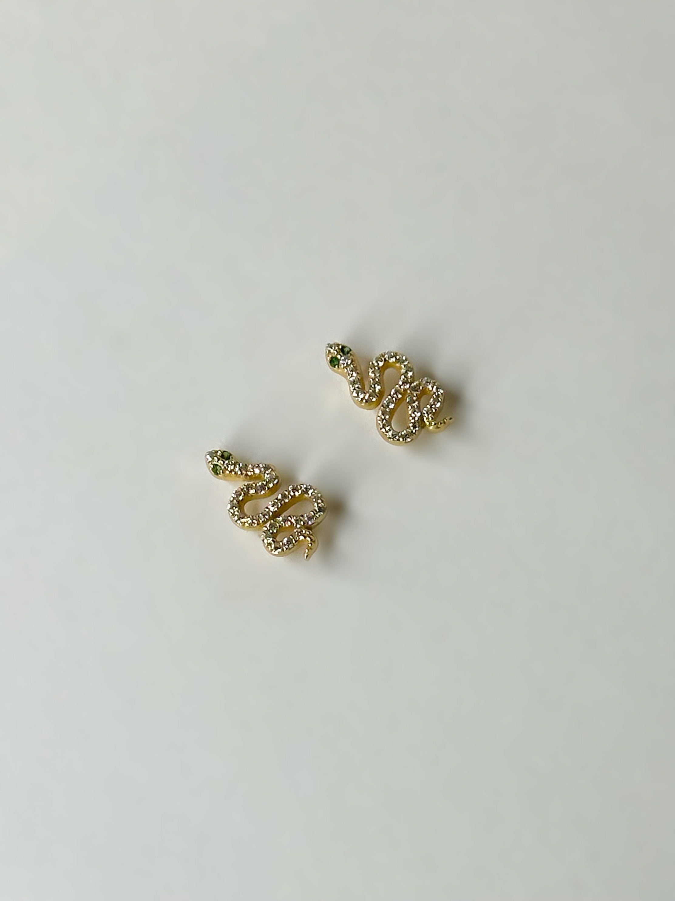 Serpentine Stud