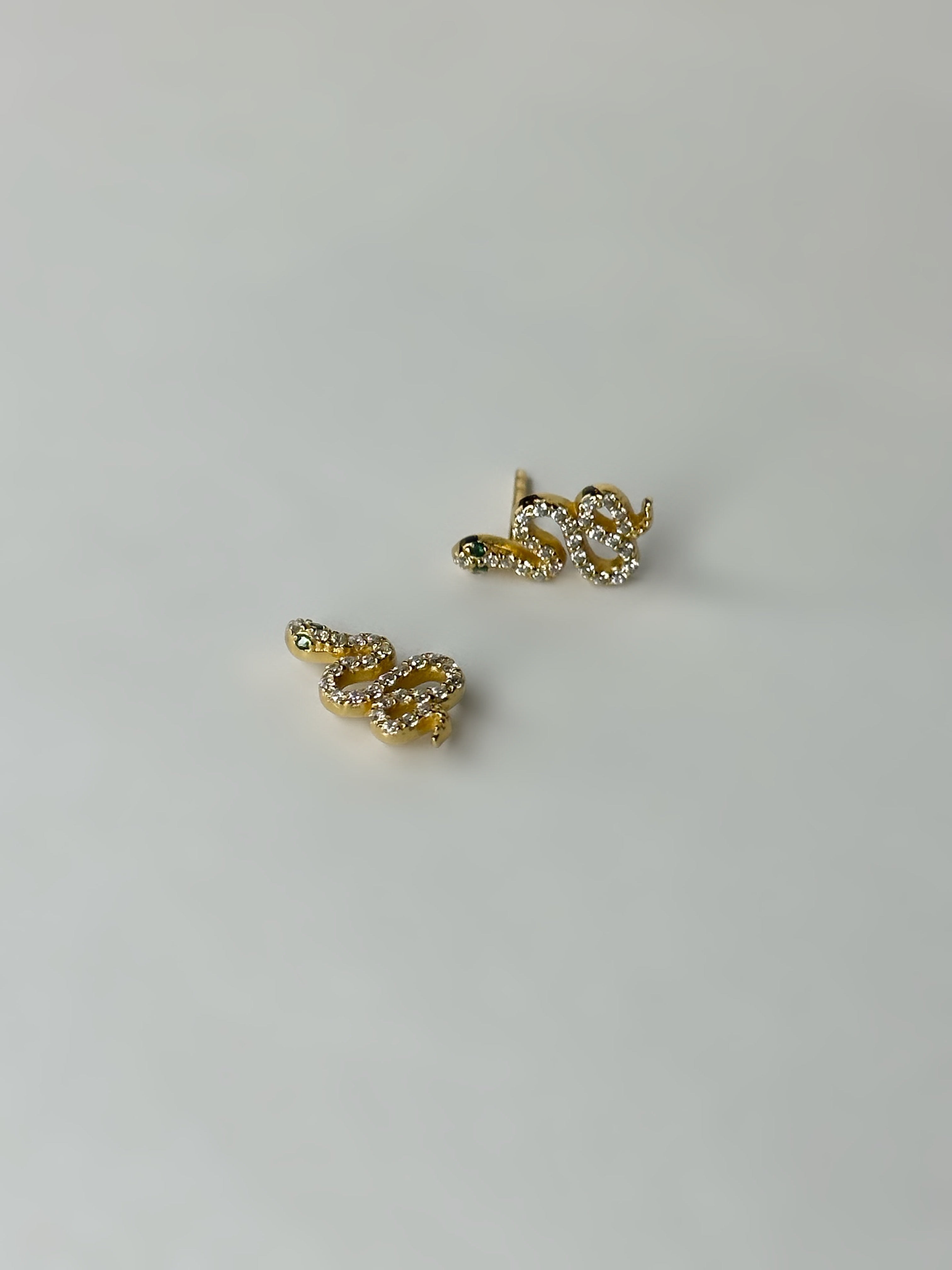 Serpentine Stud