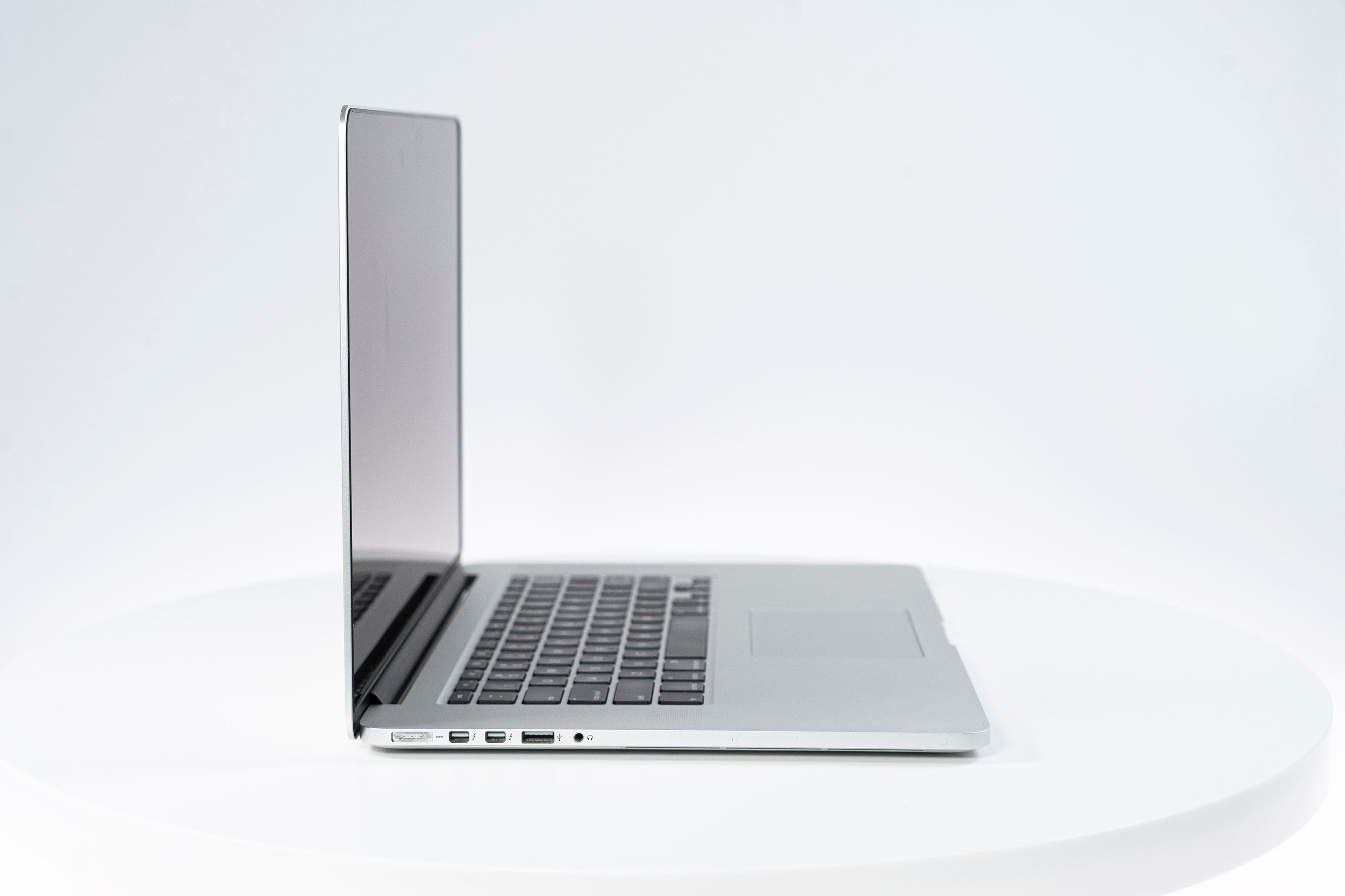 MacBook Pro (2015) 15-inch – Intel Core i7 2.8GHz – AMD Radeon R9 M370X