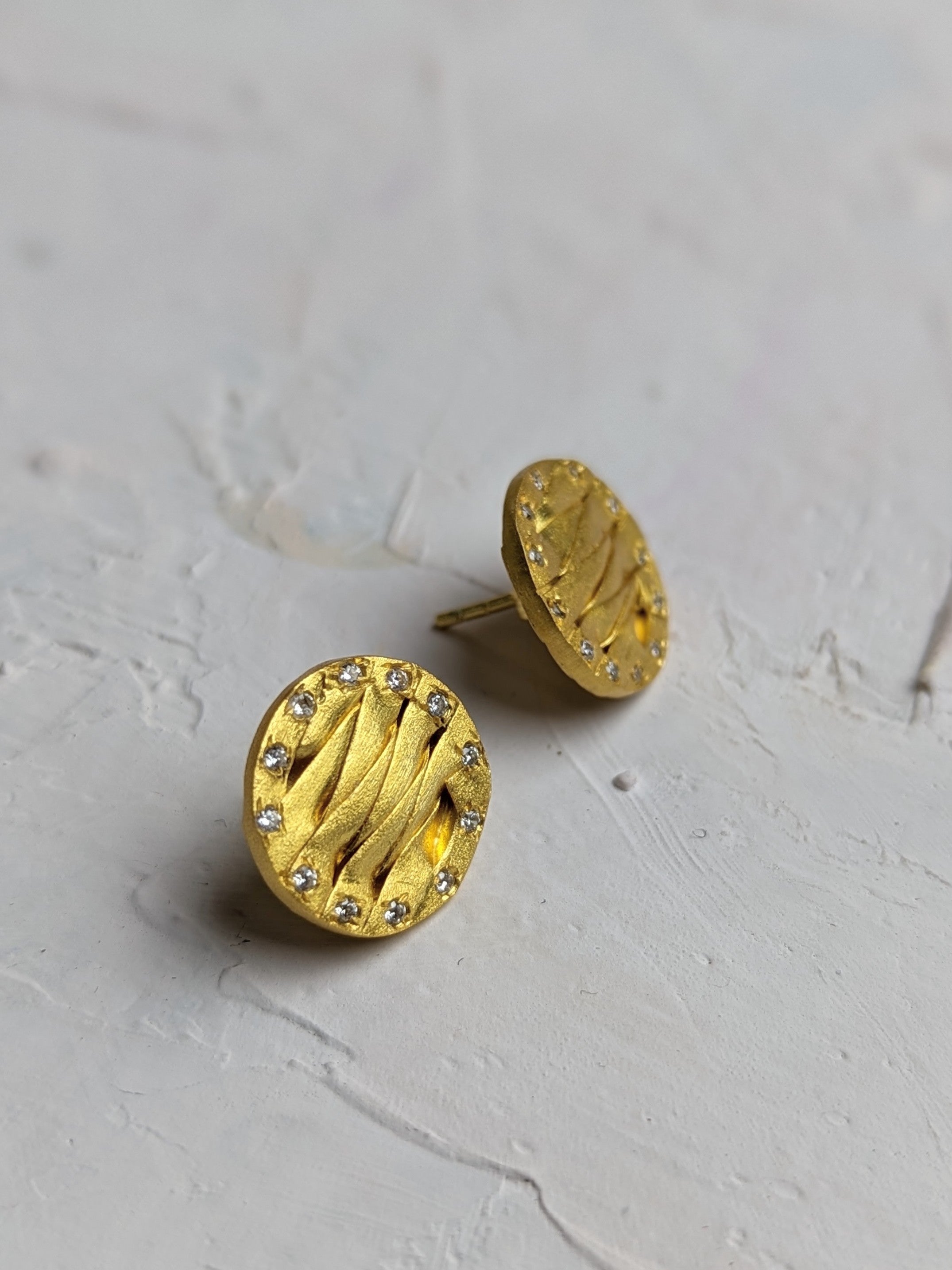 Pavé Basket Stud Earrings