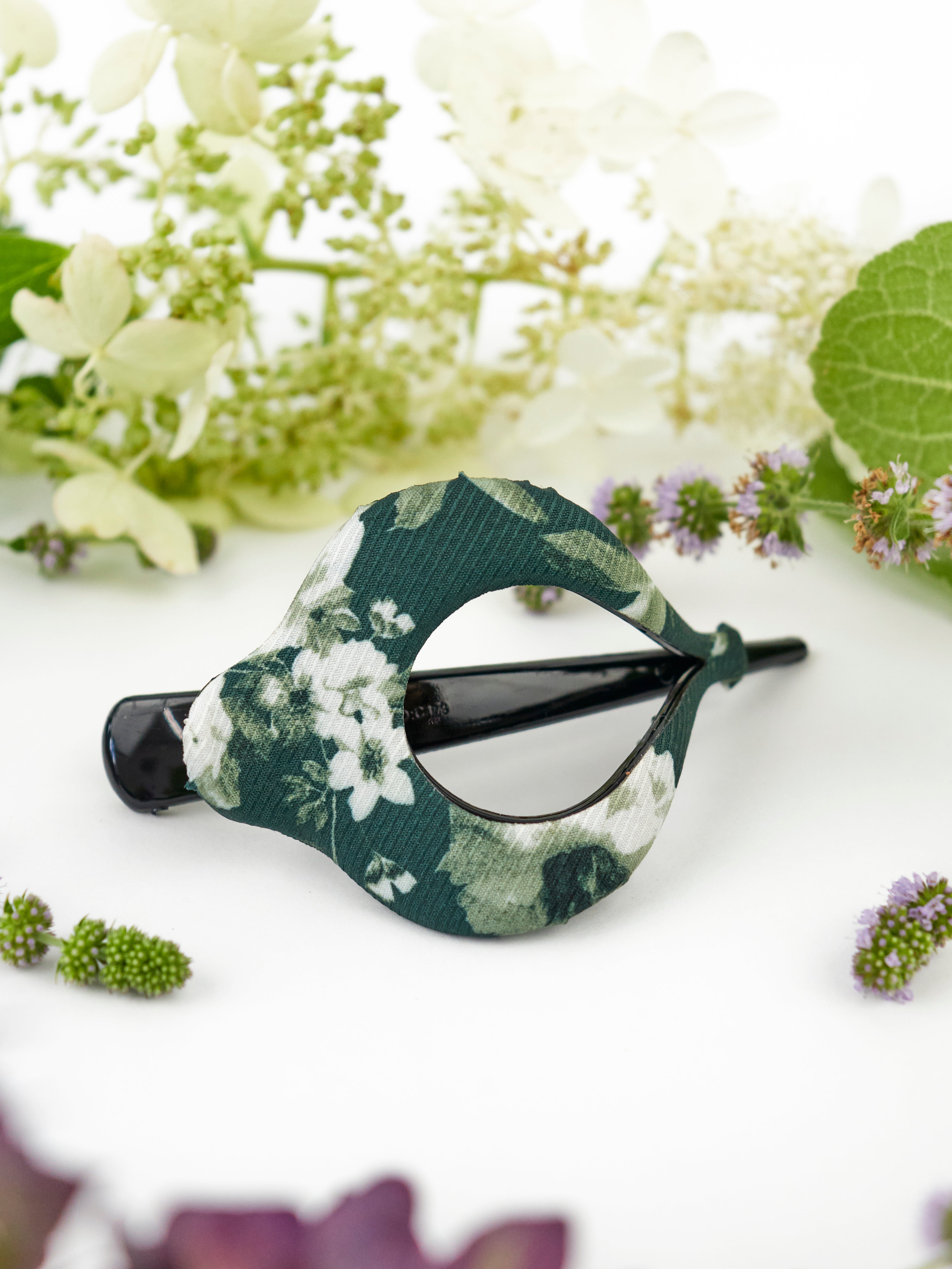 Winter Rose Arc Hair Clip