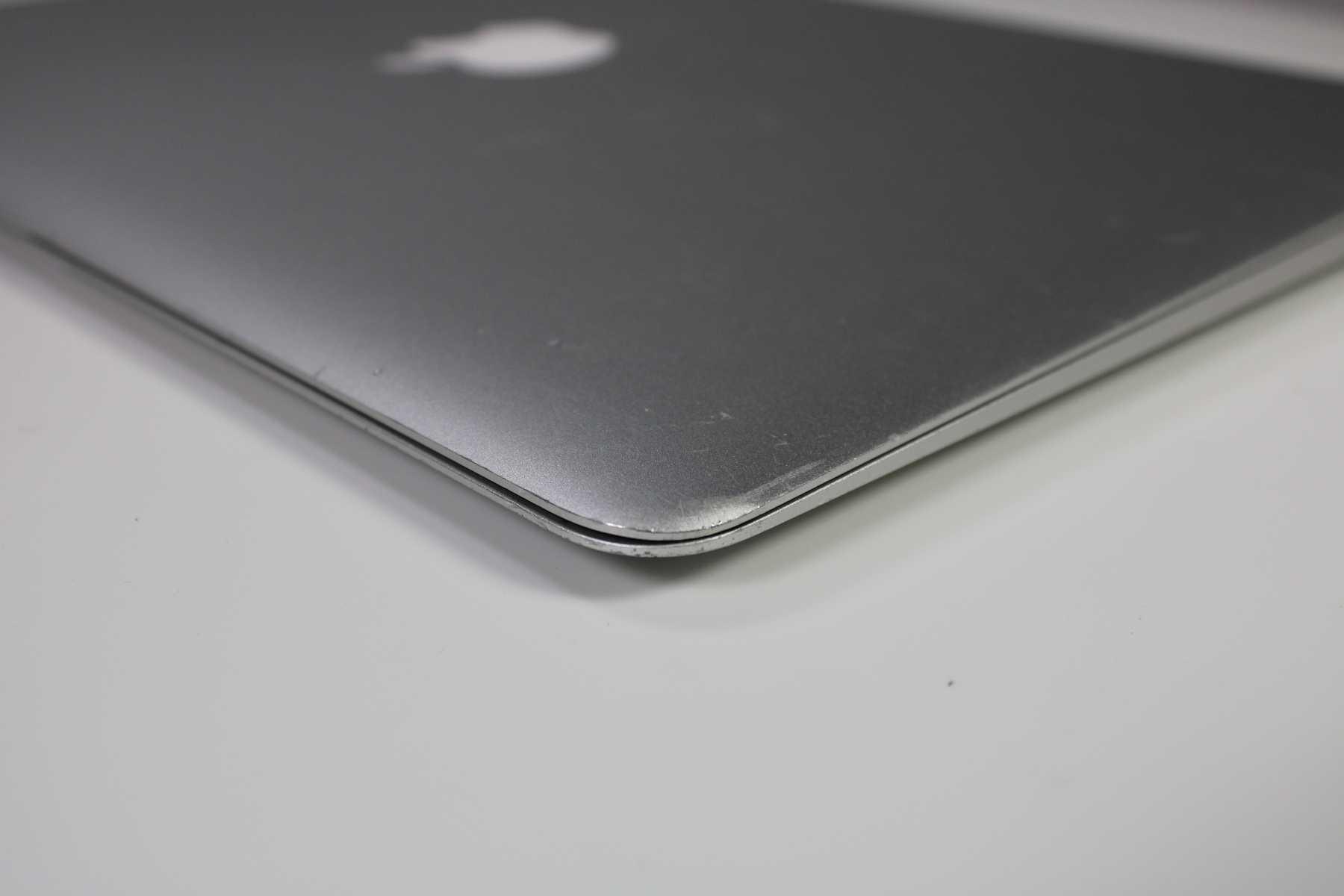 Apple MacBook Air 13-inch 2015 1.6GHz Core i5 8GB SSD (Wear & Tear Special)