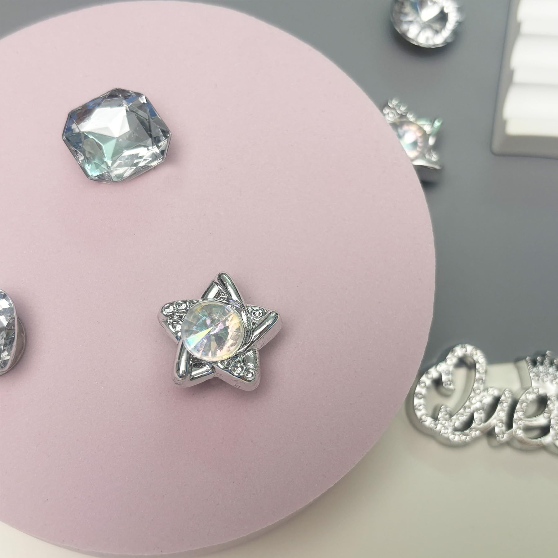 Bling Shoe Charms for Women, 22Pcs Plastic Sparkling Gems Rhinestones Shoe Decoration Charms, Girly Shoe Chains for Clog Sandals, DIY Shoe Accessories for Party Favor