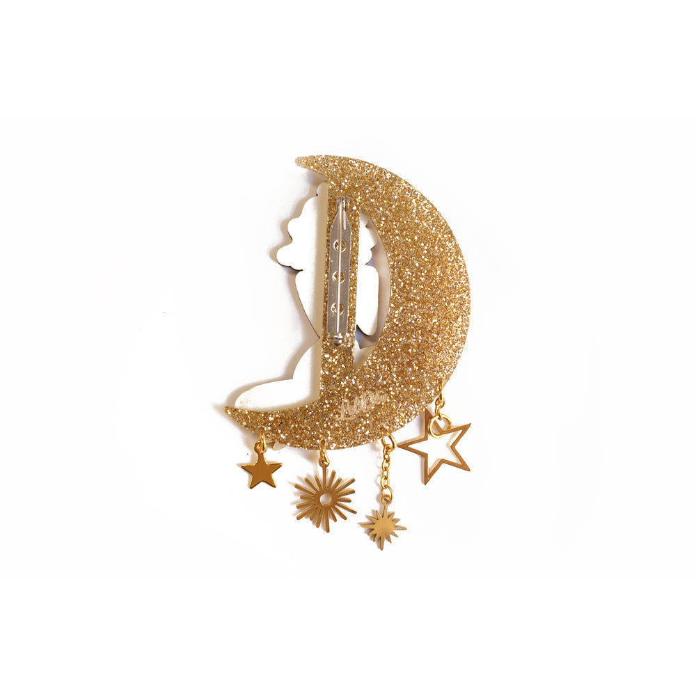 Singer sitting on the Moon Brooch by Laliblue