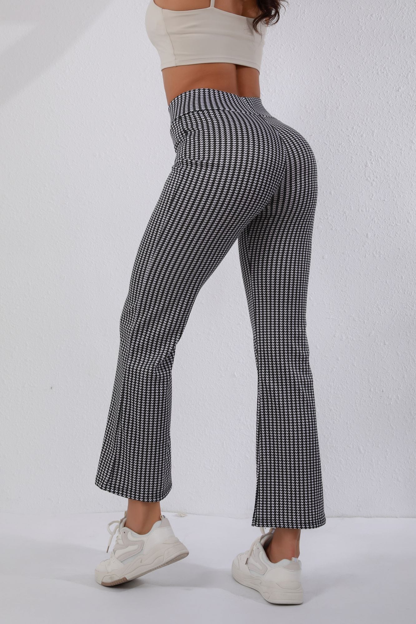 High-Waisted Houndstooth Flare Trousers – Sleek Fit, Comfy Stretch, Classy Look