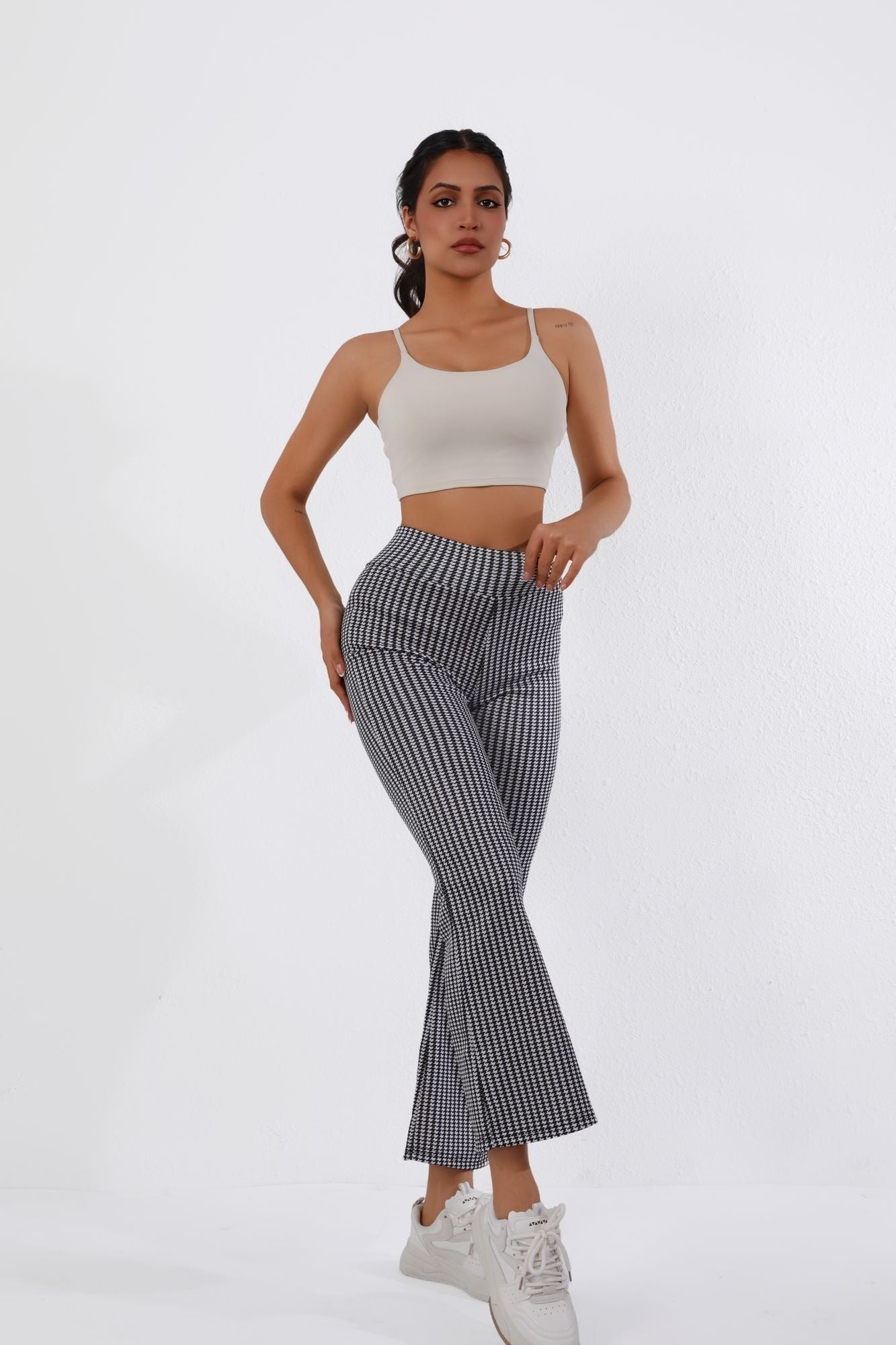 High-Waisted Houndstooth Flare Trousers – Sleek Fit, Comfy Stretch, Classy Look