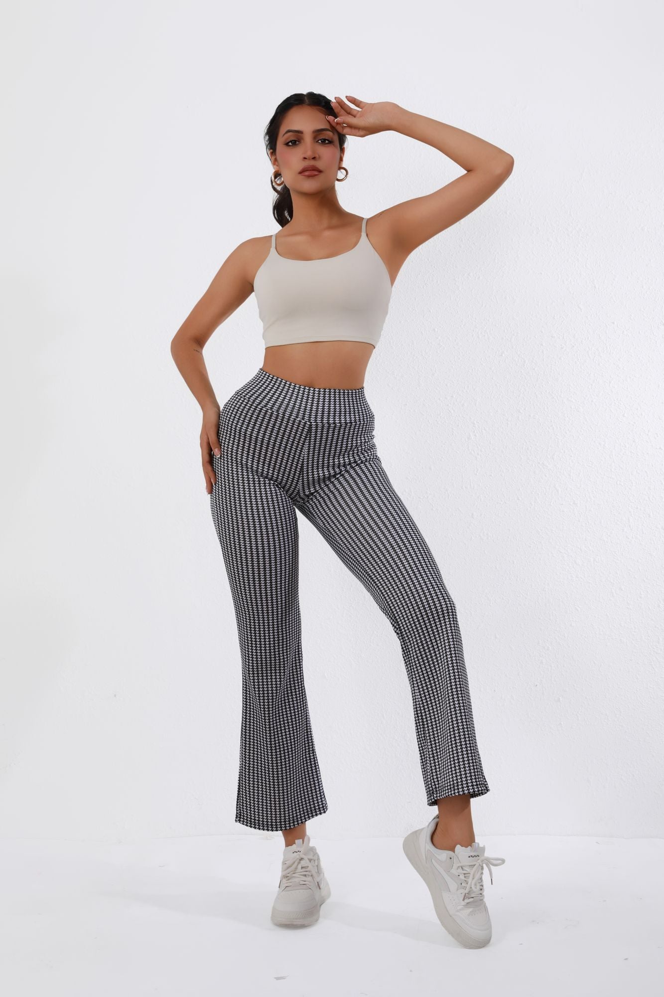 High-Waisted Houndstooth Flare Trousers – Sleek Fit, Comfy Stretch, Classy Look