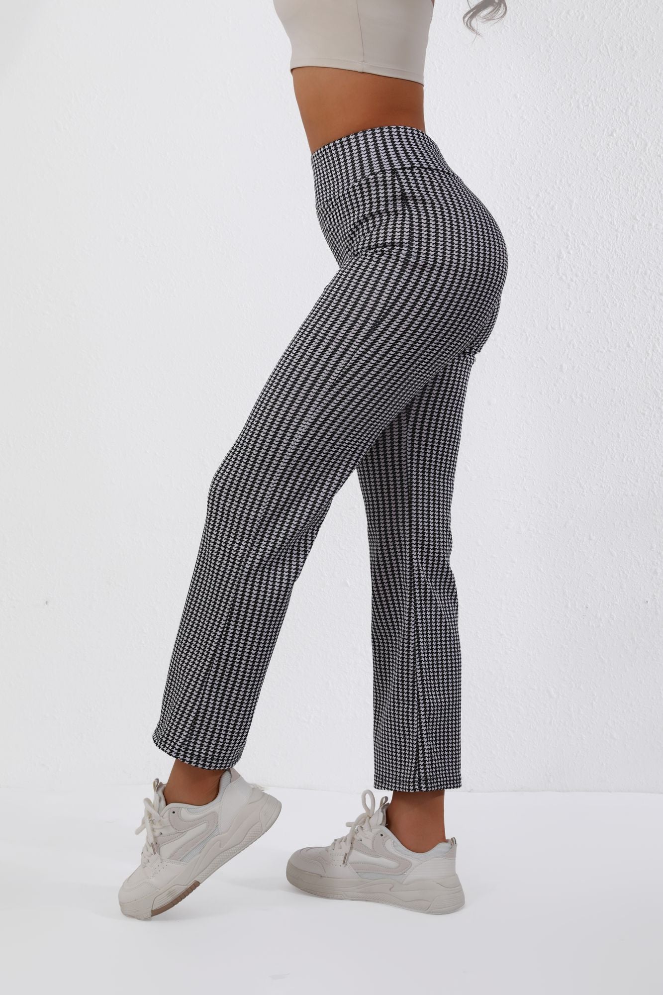 High-Waisted Houndstooth Flare Trousers – Sleek Fit, Comfy Stretch, Classy Look