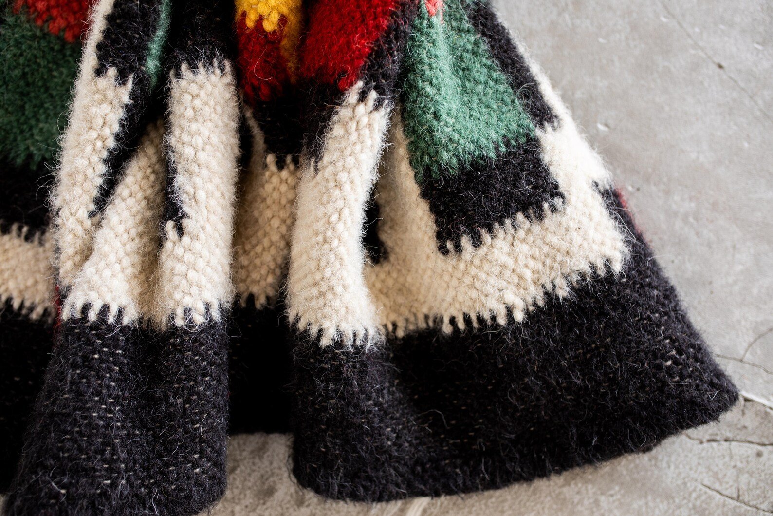 Handwoven Thin Rug with Traditional Carpathian Pattern 2