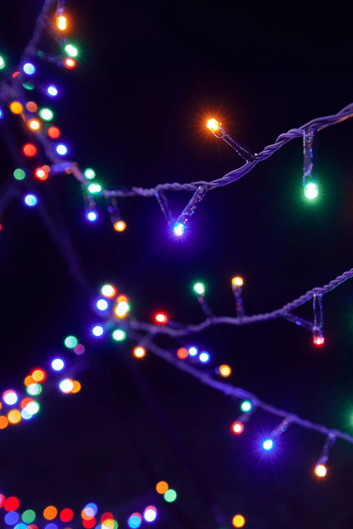 Fairybell 20 Foot Flagpole Tree - 1200 LED Multi-Color