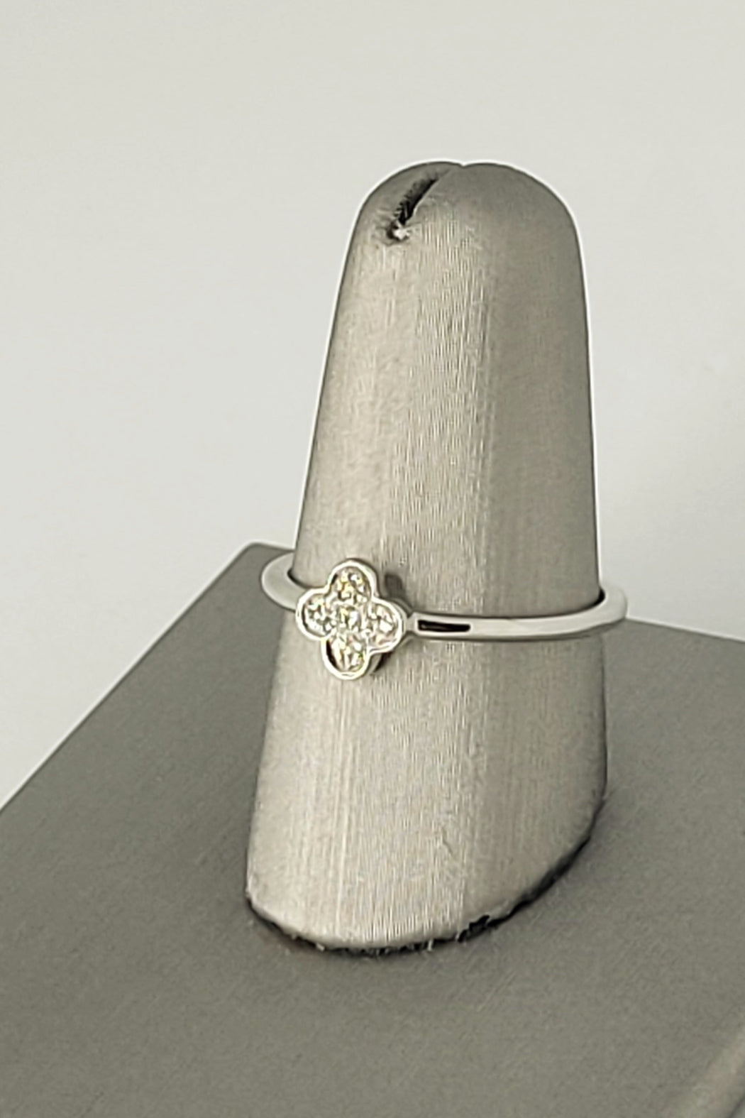 14kt White Gold Diamond Ring