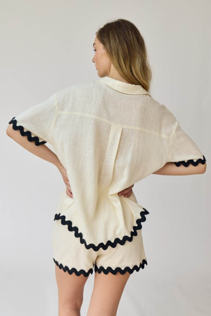 "Lia" SS Wave Hem Top