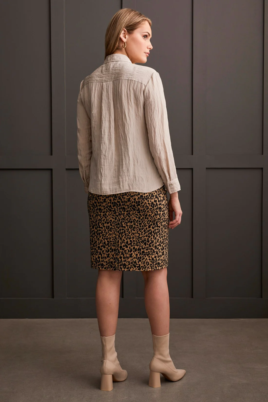 BUTTON-UP SHIRT WITH COLLAR