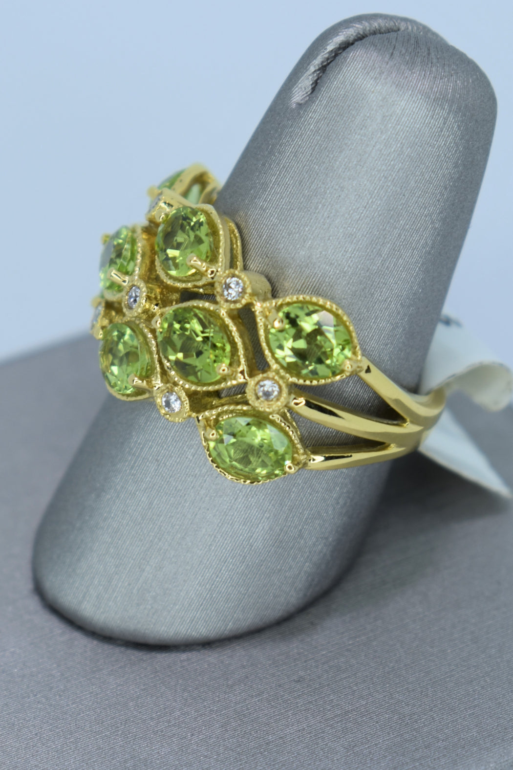 18kt Peridot 3.06cttw & Diamond .08cttw Ring
