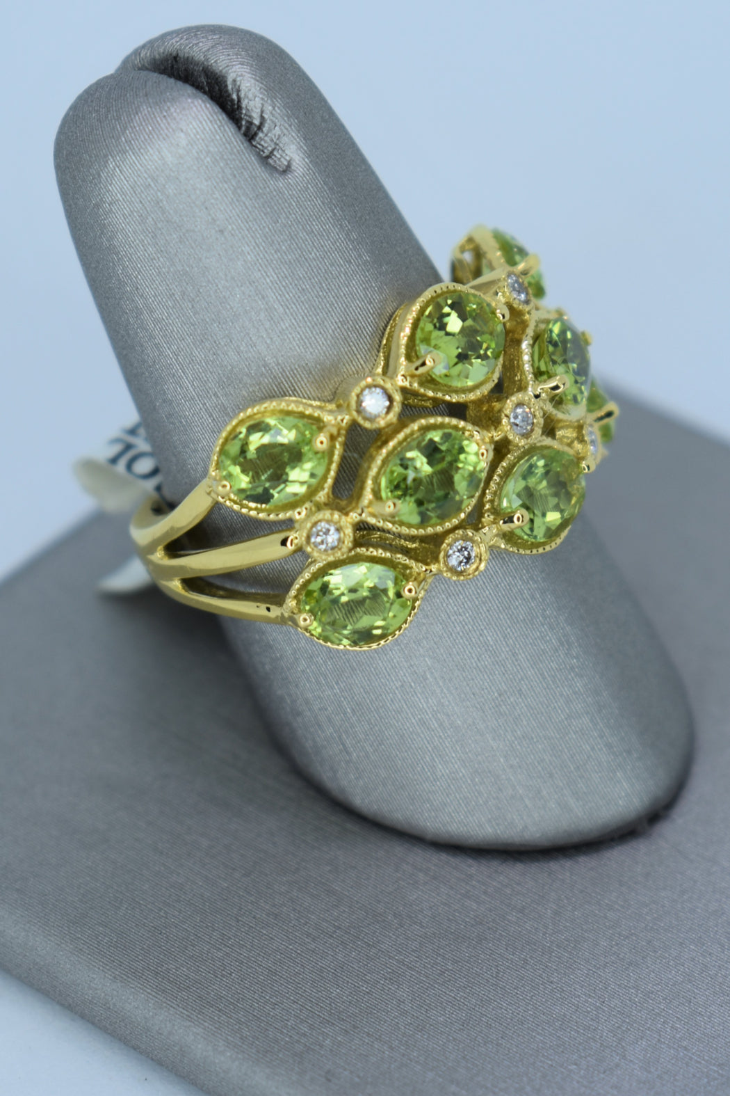 18kt Peridot 3.06cttw & Diamond .08cttw Ring
