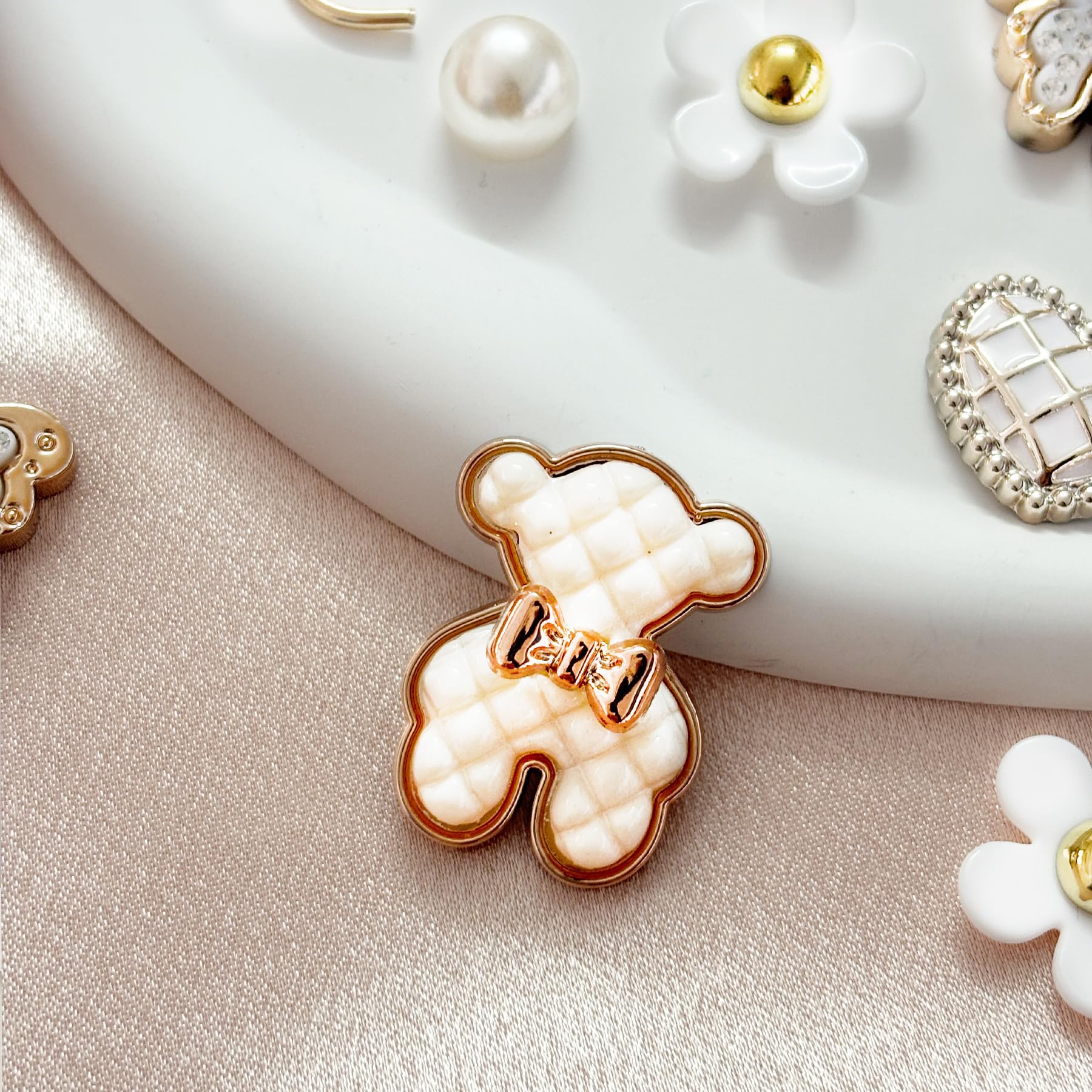 18Pcs Flower Shoe Chain Charms for Women, Bling Shoe Charms for Girls Clog Sandals, Girly Shoe Chains, DIY Shoe Decoration Accessories for Party Favor