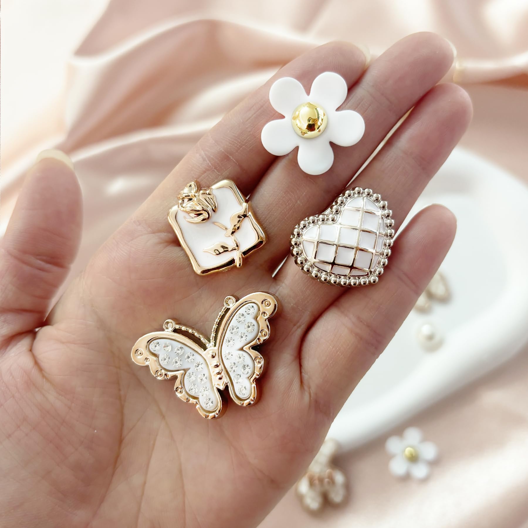 18Pcs Flower Shoe Chain Charms for Women, Bling Shoe Charms for Girls Clog Sandals, Girly Shoe Chains, DIY Shoe Decoration Accessories for Party Favor