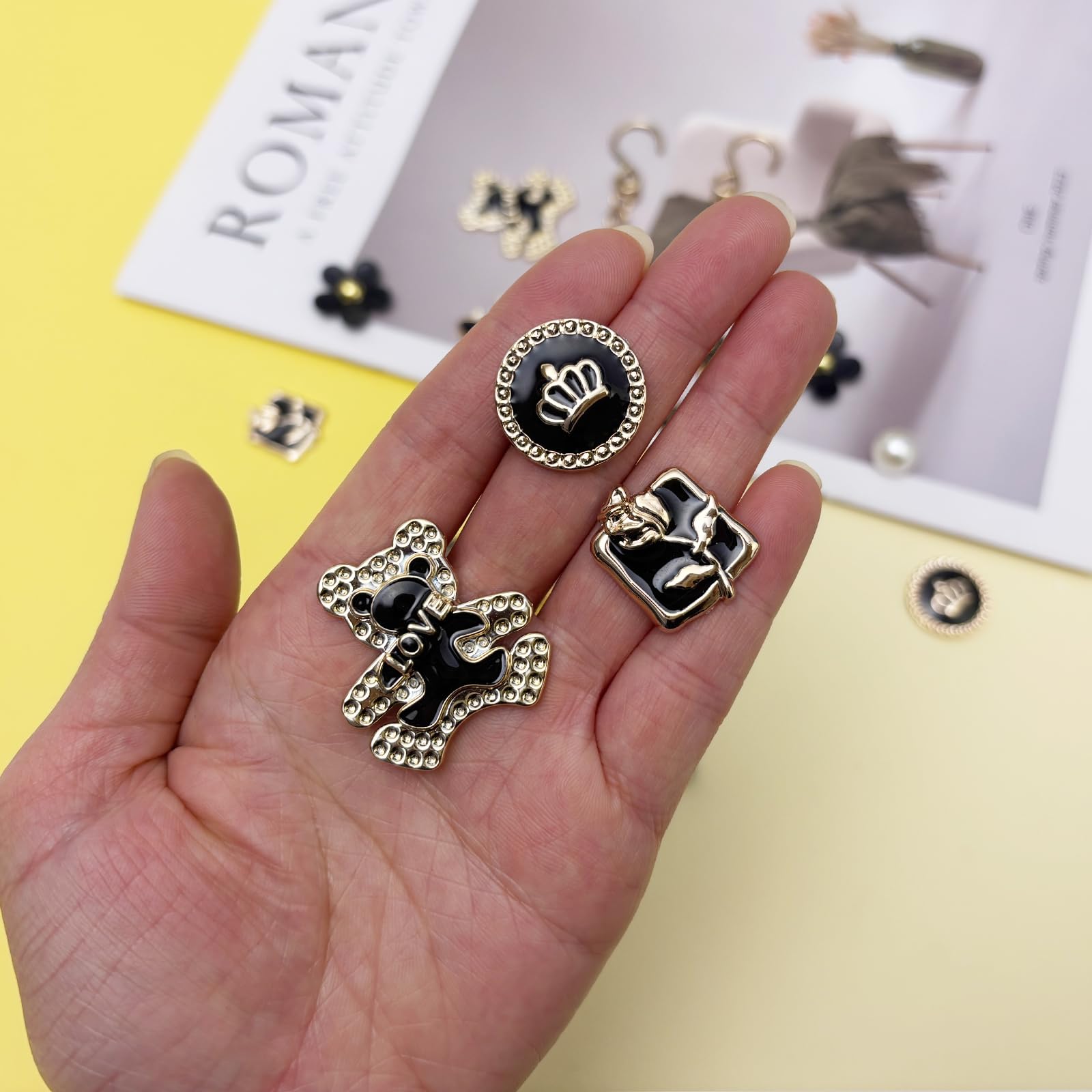 18Pcs Flower Shoe Chain Charms for Women, Bling Shoe Charms for Girls Clog Sandals, Girly Shoe Chains, DIY Shoe Decoration Accessories for Party Favor