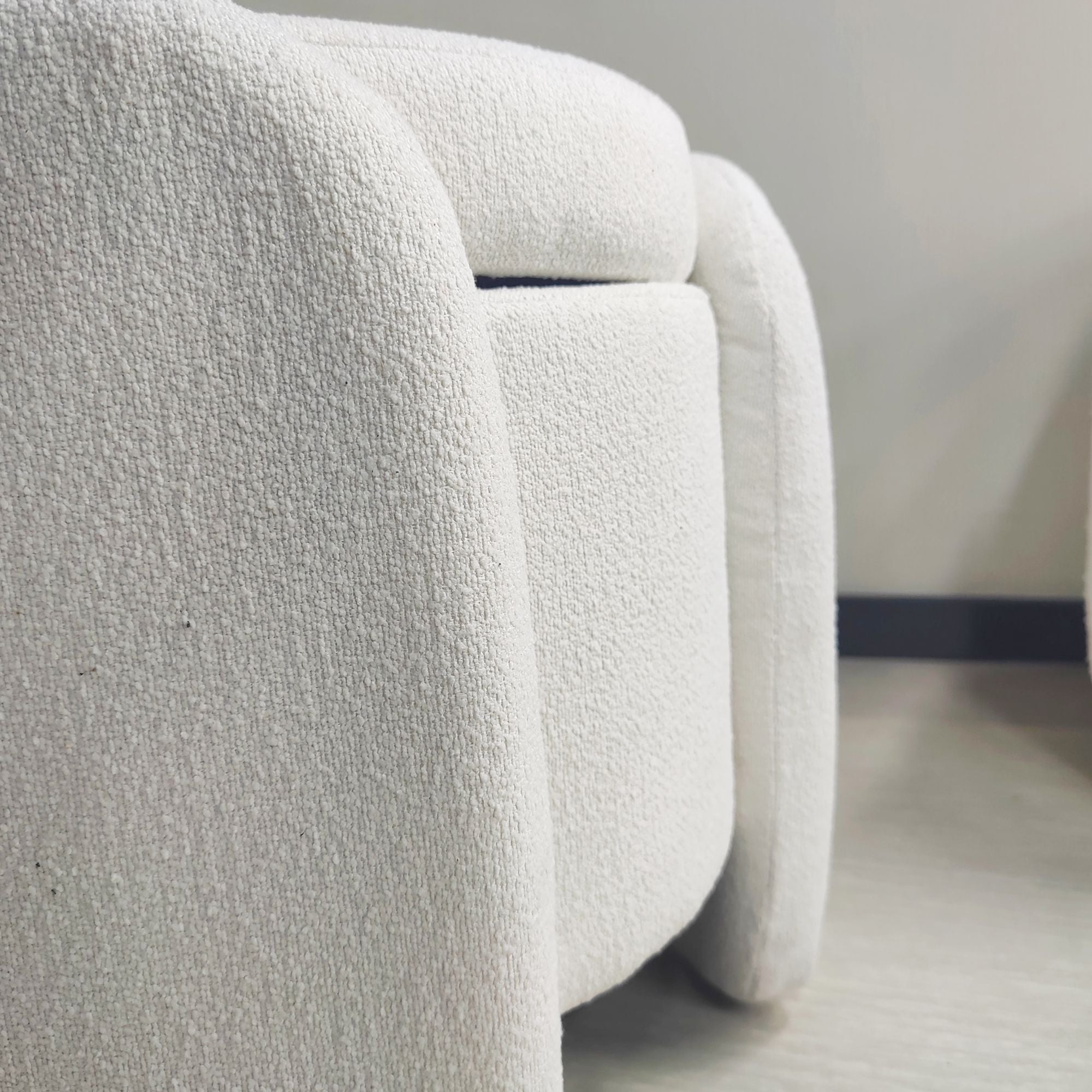 1pc 19.69"Faux Fur Pouf Ottoman Modern Boucle Upholstered With Storage, Multifunctional Upholstered Vanity Chairs For Makeup, Soft Padded Seat With Removable Lid