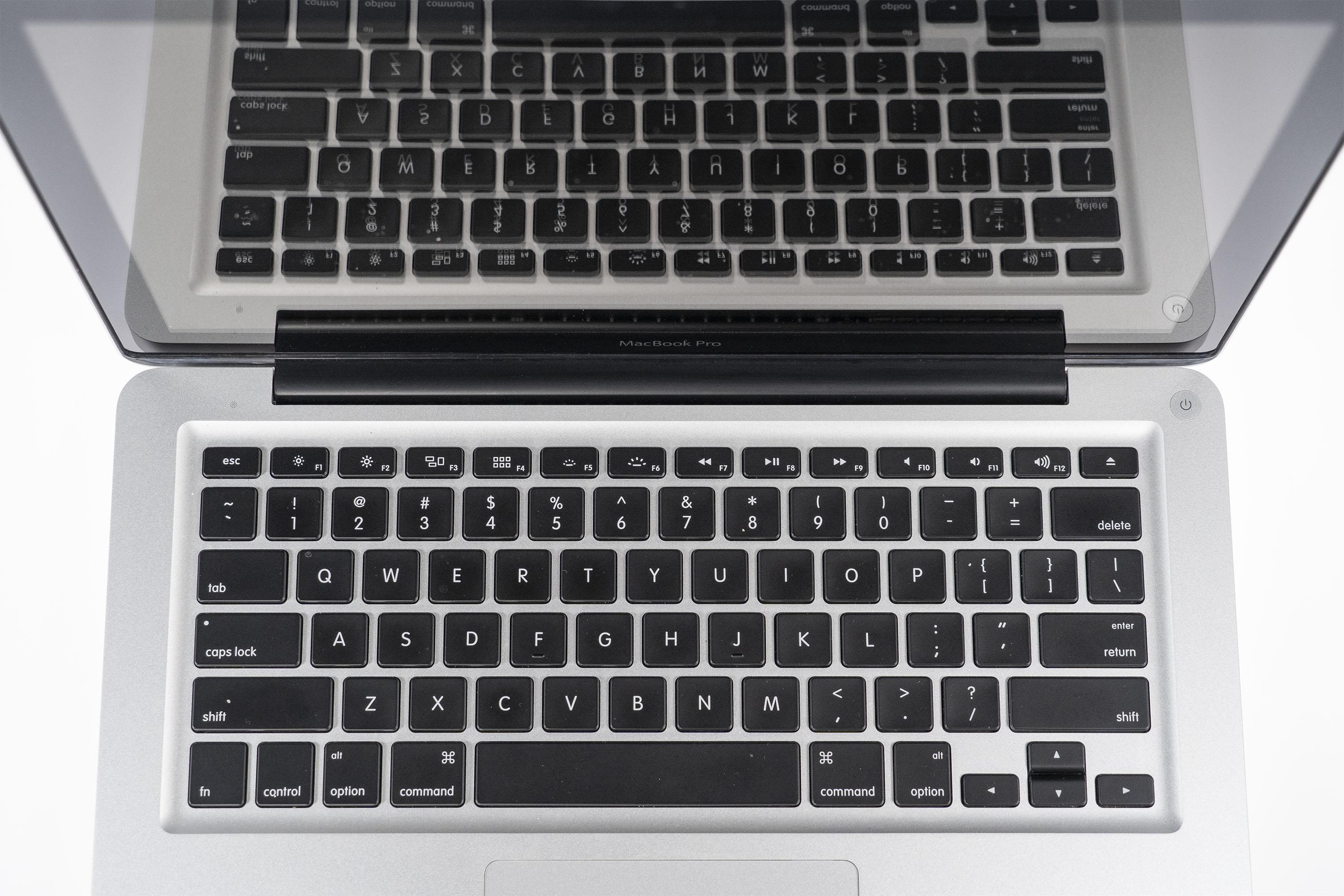 Apple MacBook Pro (13-inch Early 2011) 2.7 GHz i7-2620M 8GB RAM 512GB SSD (Silver)