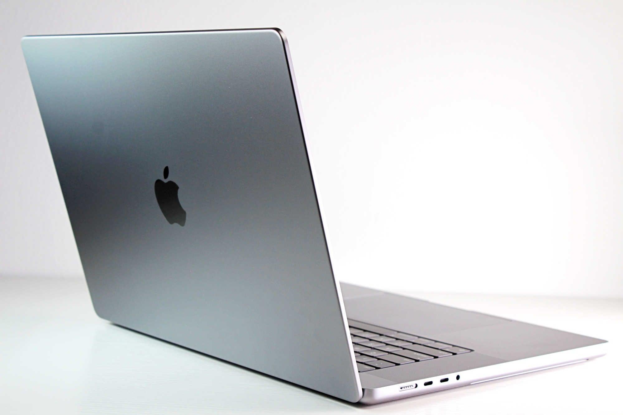 MacBook Pro (2021) 16-inch – Apple M1 Max 32-Core GPU – 64GB RAM 4TB SSD | AppleCare+ 11/25