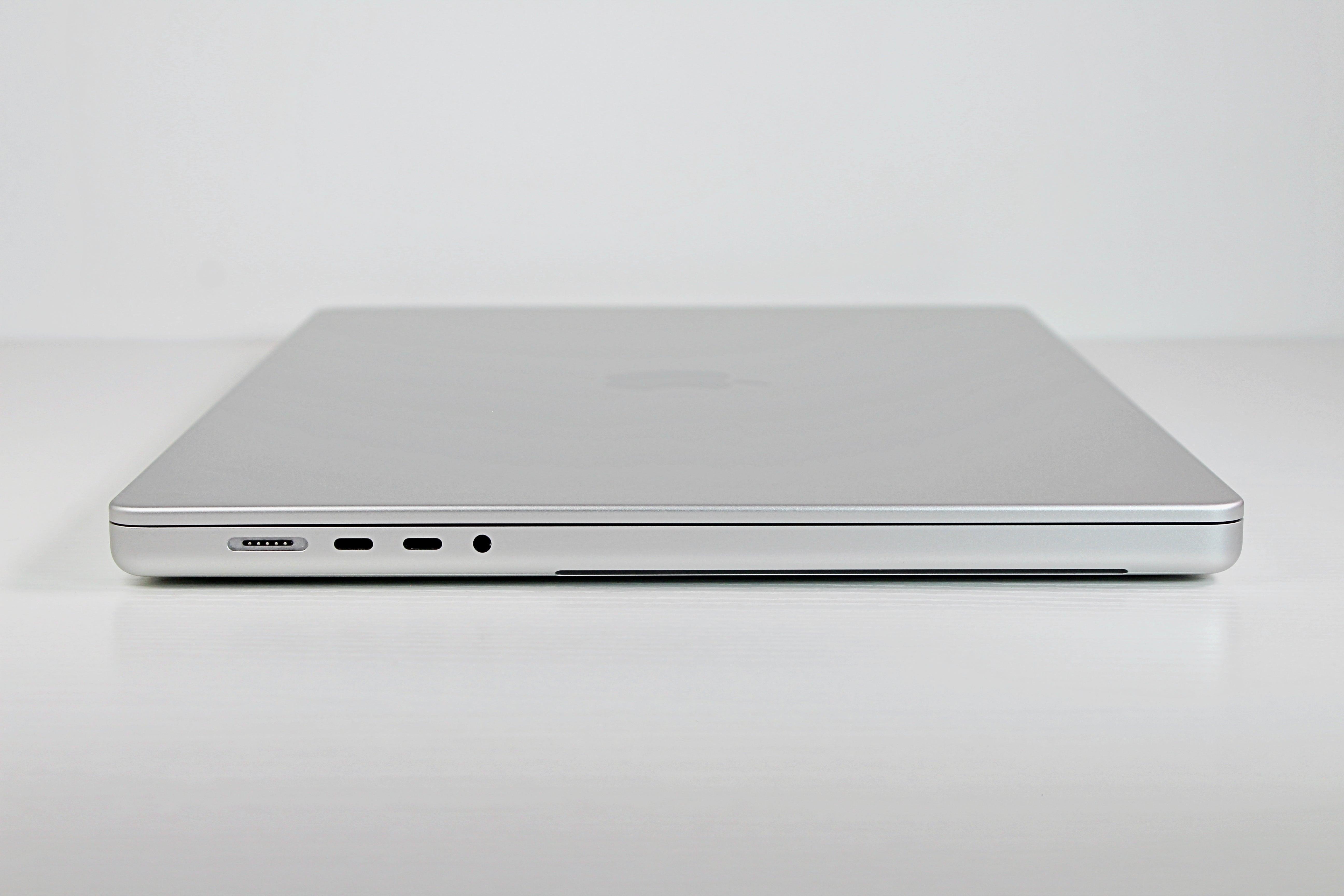 MacBook Pro (2023) 14-inch – Apple M2 Max 12-Core CPU 38-Core GPU – Silver