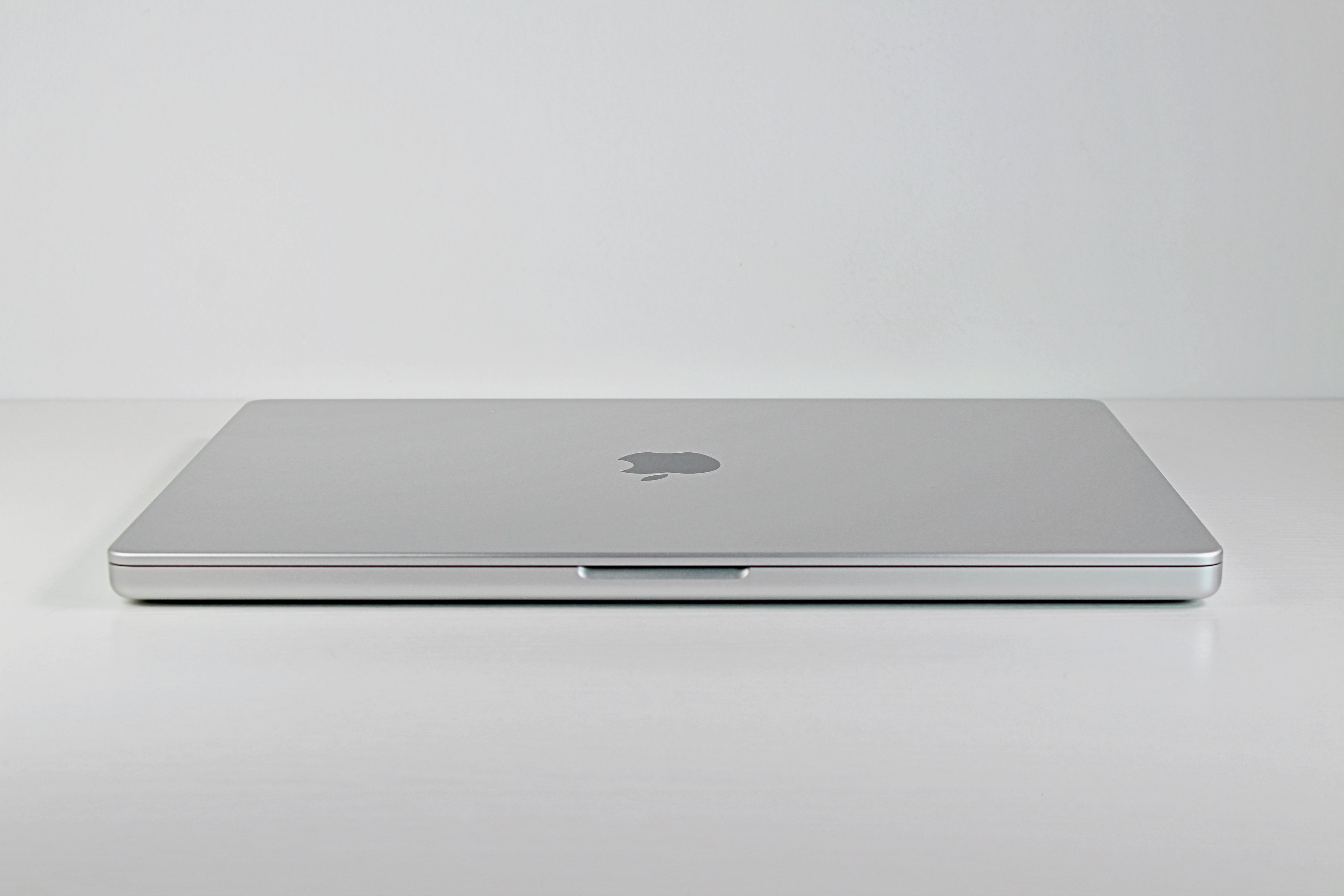 2023 Apple MacBook Pro 14-inch M2 Max – 38-Core GPU 96GB RAM 1TB SSD Silver | Excellent