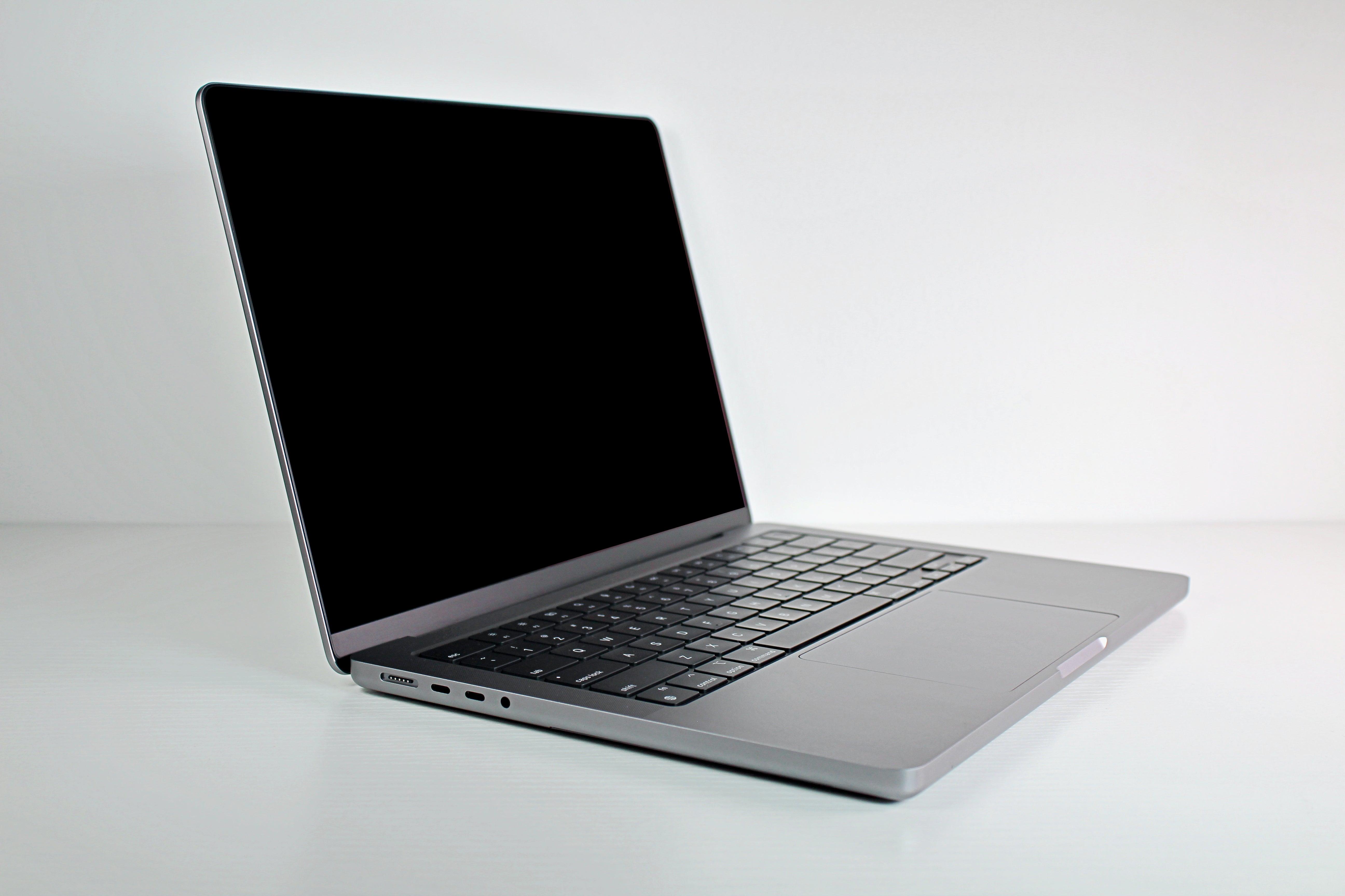 Apple MacBook Pro (2021) 14-inch M1 Max 32-Core GPU 64GB RAM 4TB SSD - AppleCare+ 11/2024