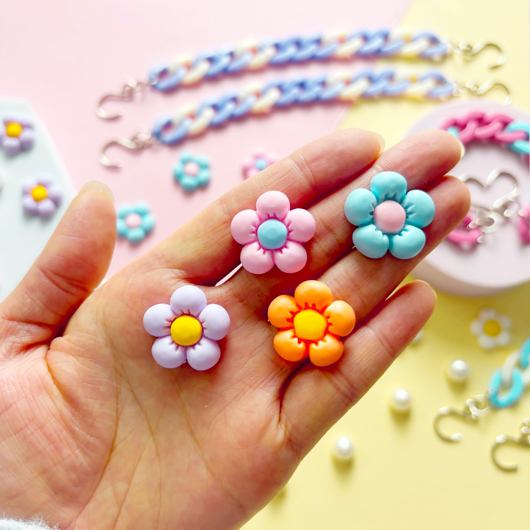 2Pcs Acrylic Shoe Chains for Women, 18Pcs Flower Pearl Shoe Charms Accessories for Clog Sandals, DIY Shoe Decoration Charms for Girls, Party Favor