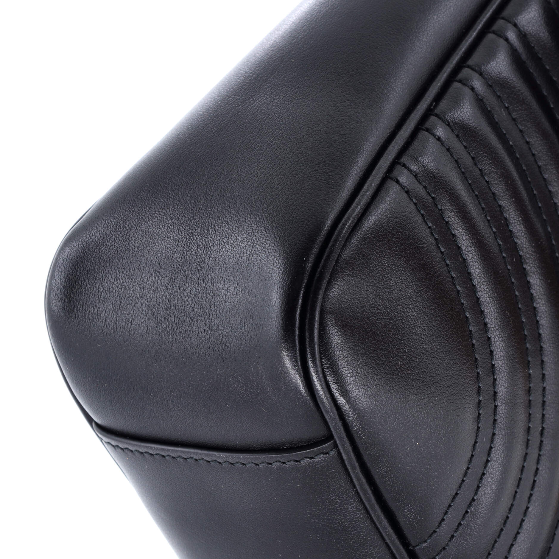 Gucci GG Marmont Flap Bag Matelasse Leather Medium