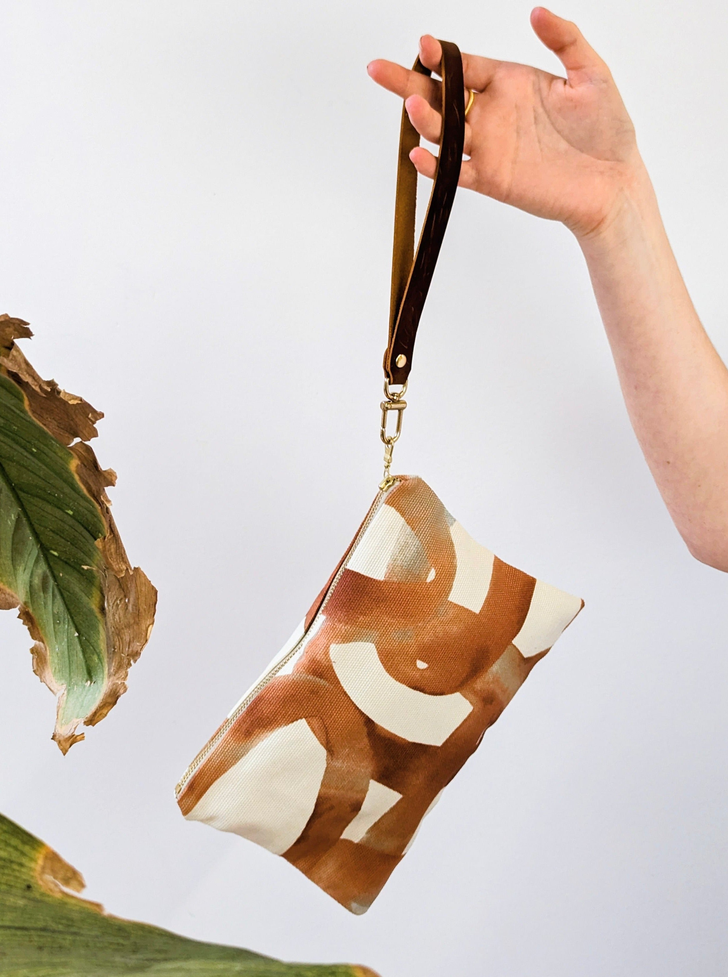 Shipwreck Chain Wristlet Purse