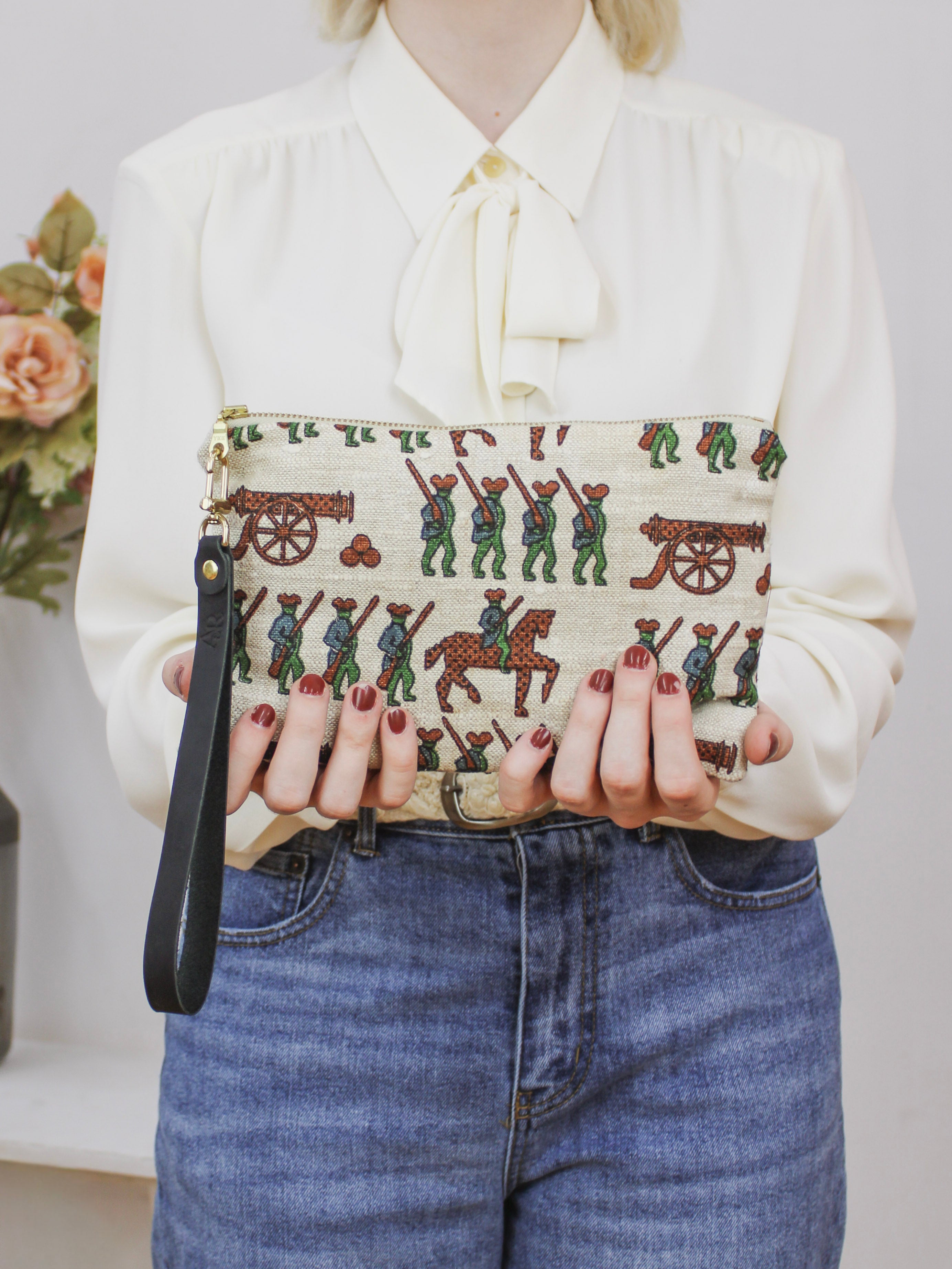 Vintage Linen Mod Minuteman Wristlet