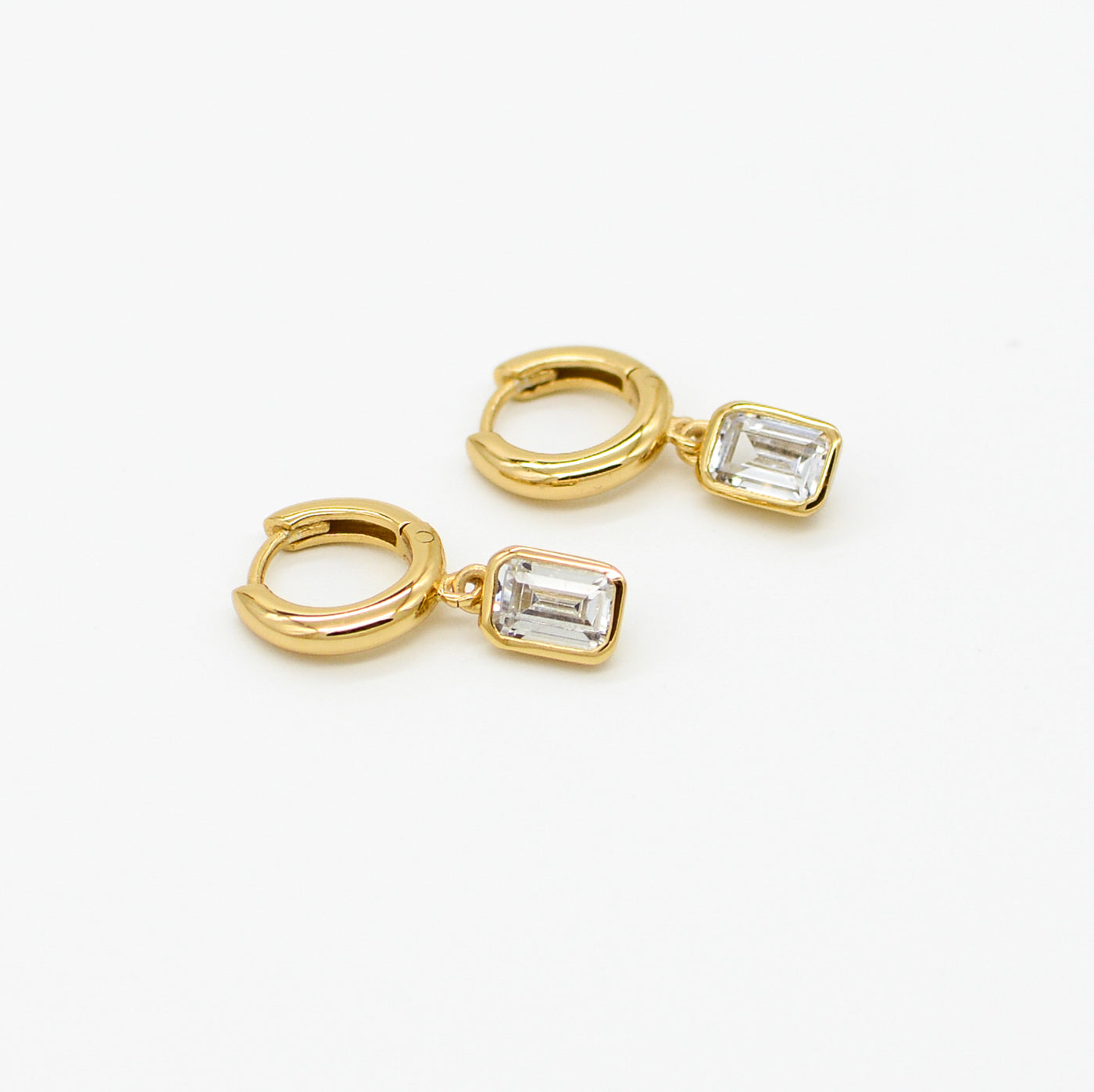 Vienna Drop Stone Huggies w CZ
