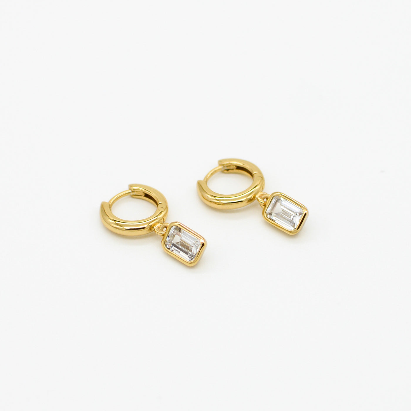 Vienna Drop Stone Huggies w CZ