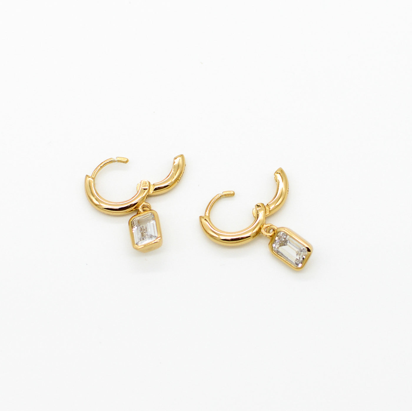 Vienna Drop Stone Huggies w CZ