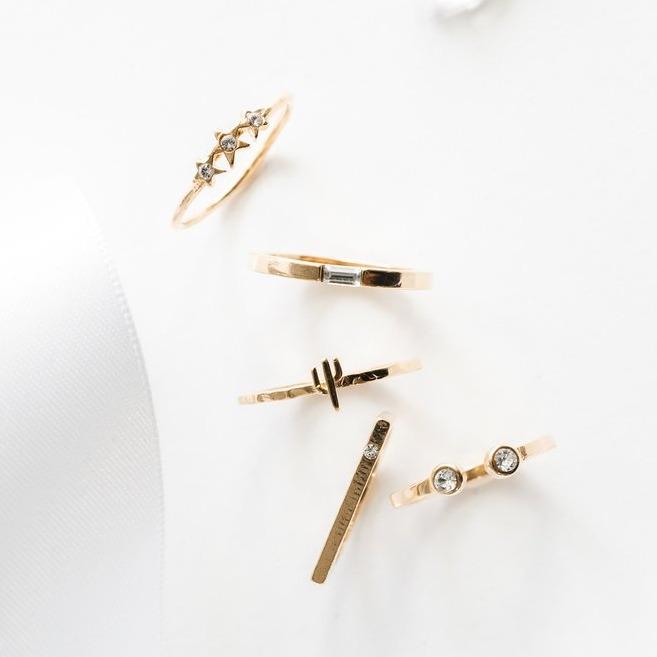 Bar With Gem Ring
