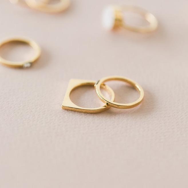 Bar With Gem Ring