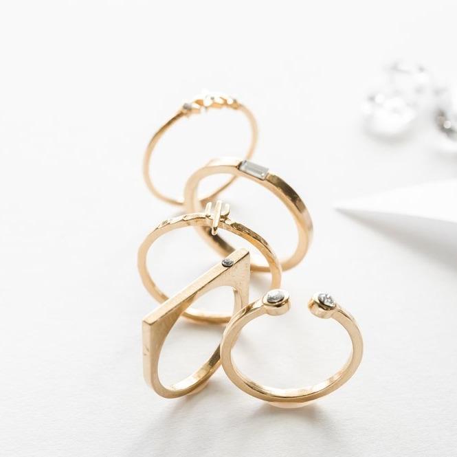 Bar With Gem Ring