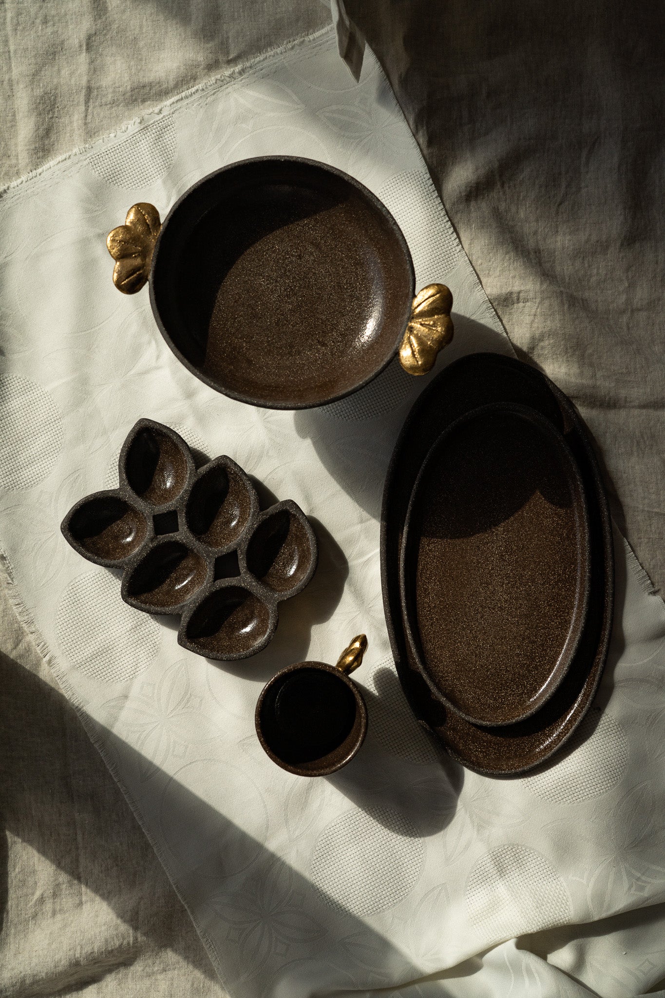 Stoneware Fruit Bowl "Pumpernickel" with Gold Leaves