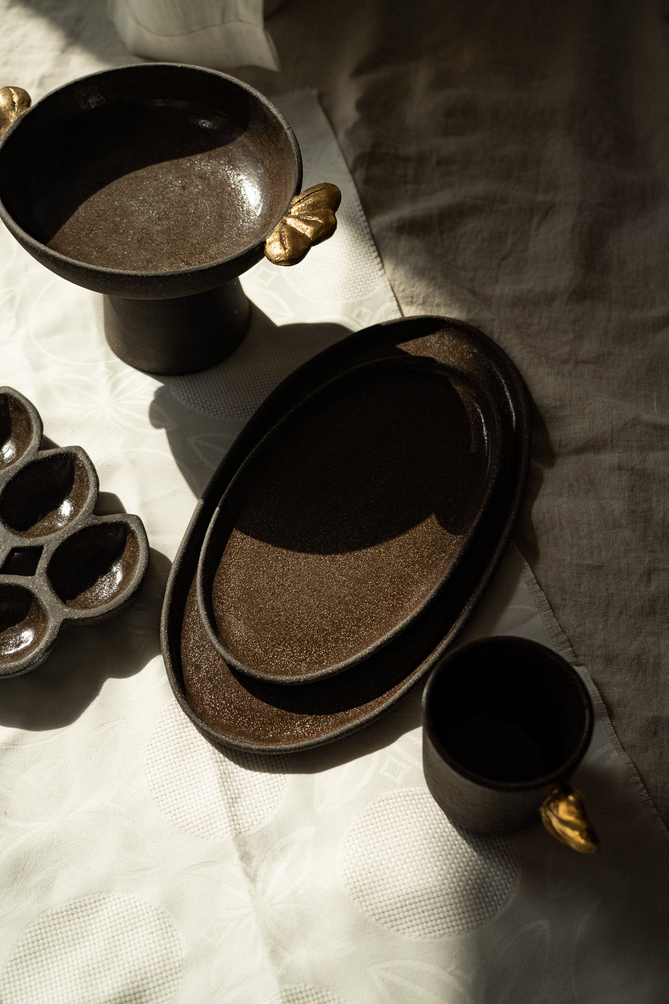 Stoneware Fruit Bowl "Pumpernickel" with Gold Leaves