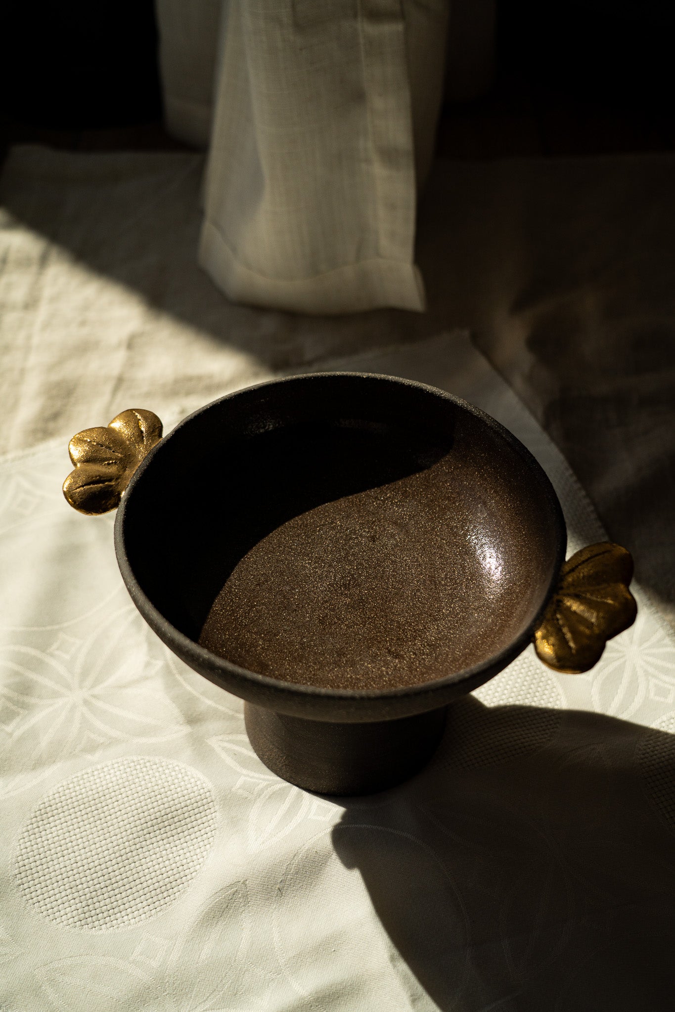 Stoneware Fruit Bowl "Pumpernickel" with Gold Leaves